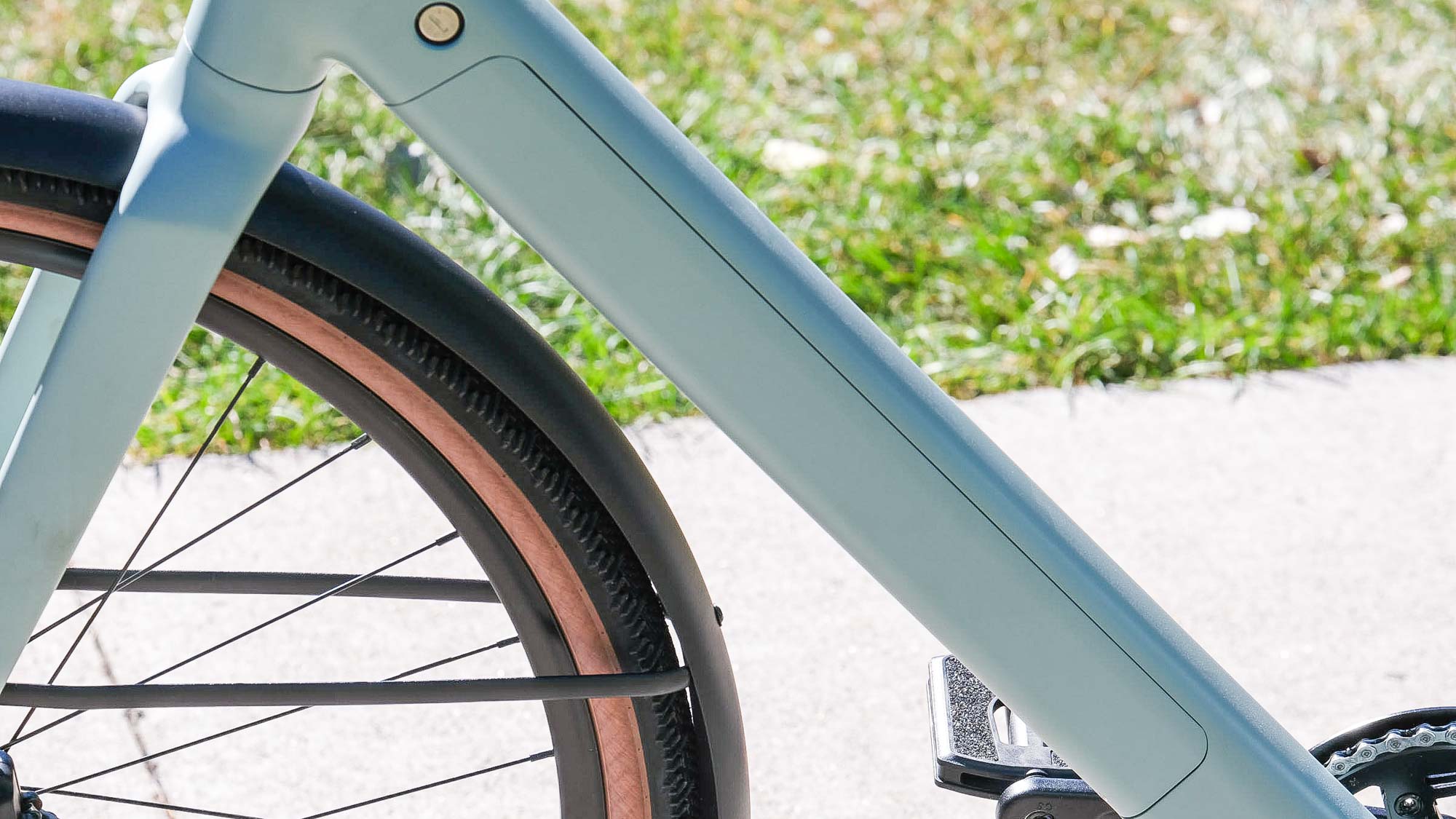 תא סוללה משולב לאופניים חשמליים Ride1Up Roadster V3