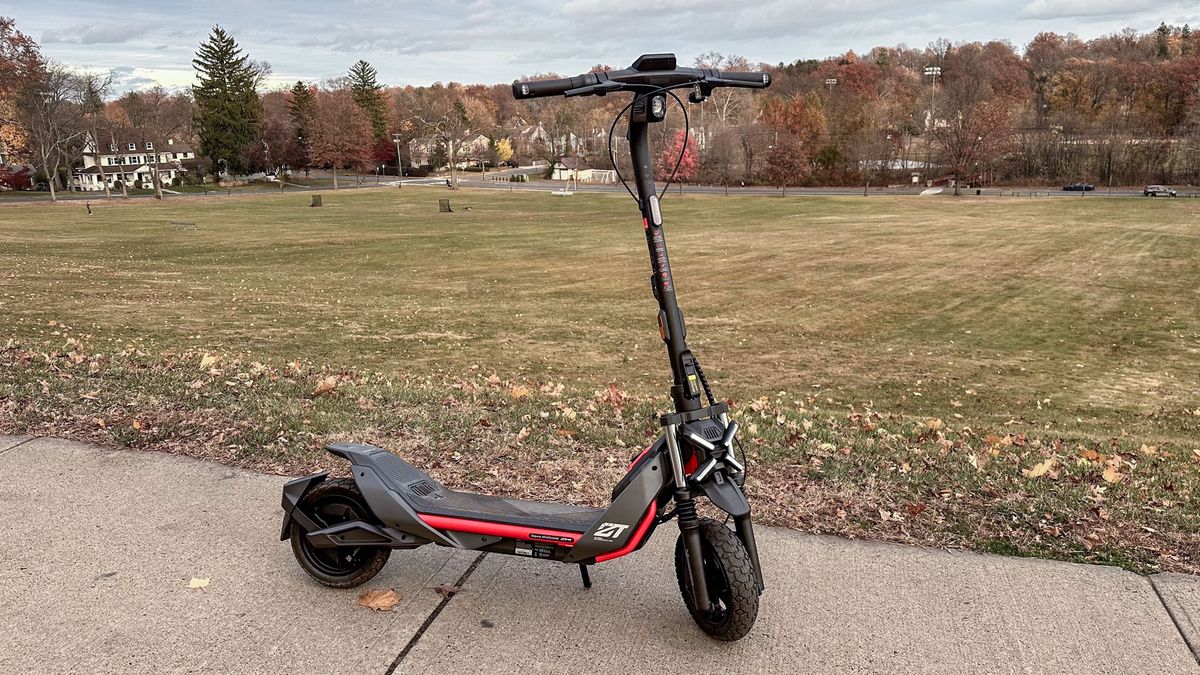Segway Kickscooter ZT3 Pro: כיף בשטח ובשטח מאת מייק פרוספרו פורסם ב-10 בינואר 25 אם אתם מחפשים קטנוע במחיר סביר שמסוגל לשטח כמו שהוא ברחובות, ה-Segway ZT3 צריך להיות ברשימה הקצרה שלכם.