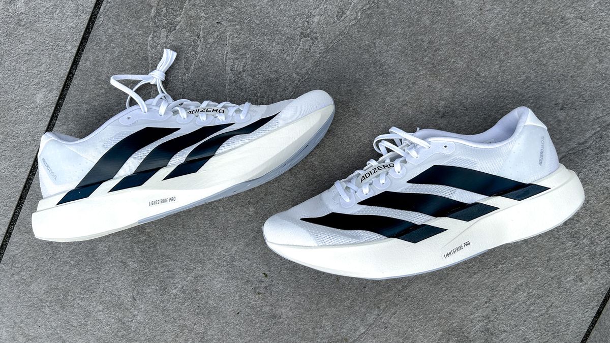 רצתי 50 מייל ב-Adidas Adizero Evo SL וזו אחת מנעלי הריצה האהובות עליי מאת ניק האריס-פרי פורסם ב-22 בינואר 25 ה-Adidas Adizero Evo SL הפך למאמן יומי מומלץ עבורי בזכות קל משקל, נוחות וקפיצה. עיצוב, וזה גם ערך טוב.