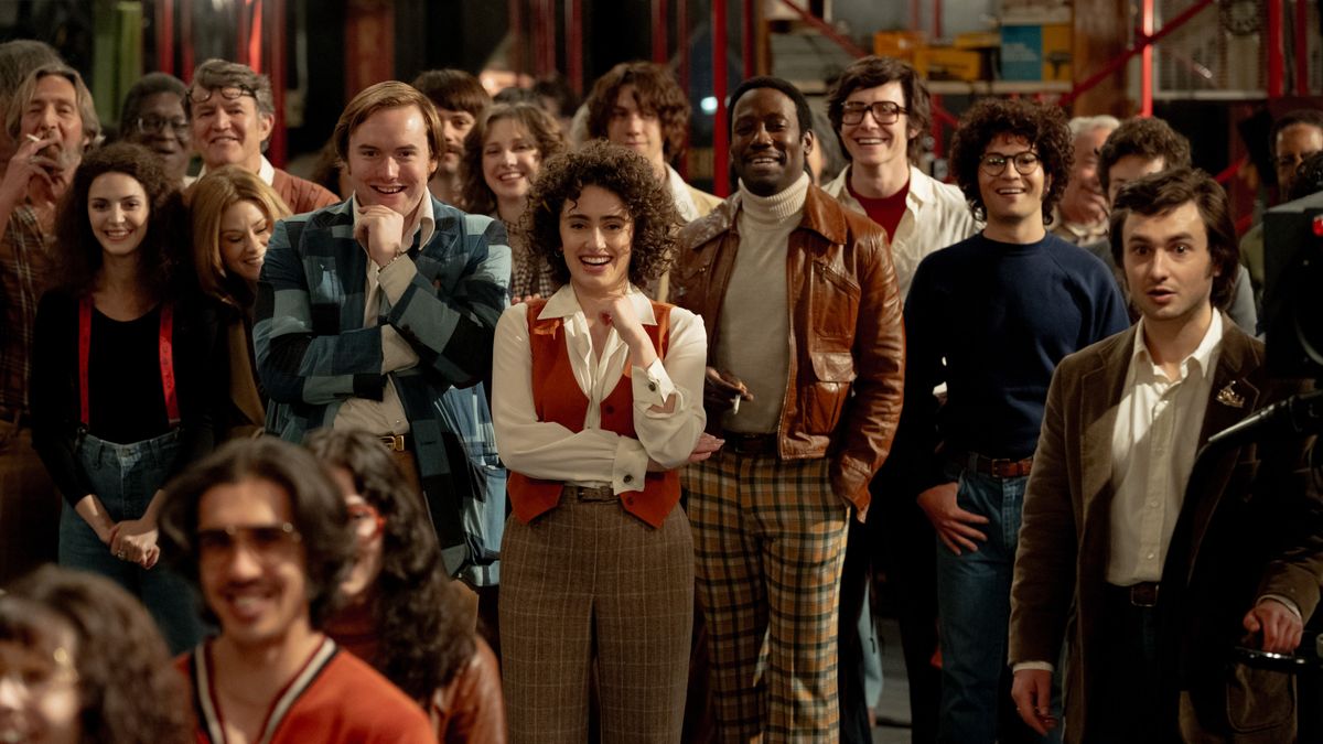 L-R: Gilda Radner (Ella Hunt), Jane Curtain (Kim Matula), Dick Ebersol (Cooper Hoffman), Rosie Schuster (Rachel Sennott), Garett Morris (Lamorne Morris, Al Franken (Taylor Gray) and Lorne Micheals (Gabriel LaBelle) in "Saturday Night"