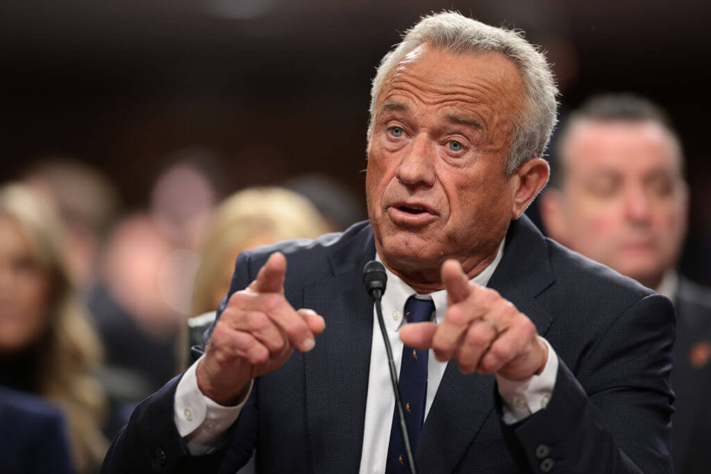 בדיון באישור, RFK ג'וניור מכחיש את קידום תיאוריית הקונספירציה הקוזפנית אנטי-סמיתית מסר של המו"ל והמנכ"ל שלנו רייצ'ל פישמן פדרסן