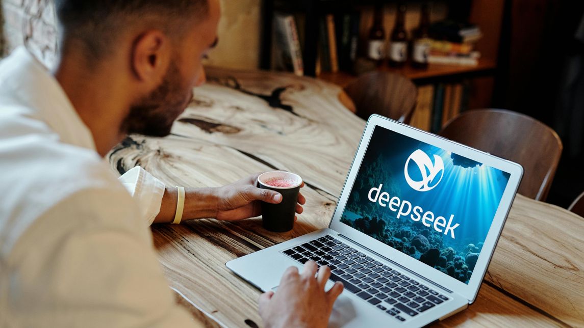 DeepSeek חווה הפסקות ו'התקפות זדוניות בהיקף גדול 'בין פופולריות מוחלטת