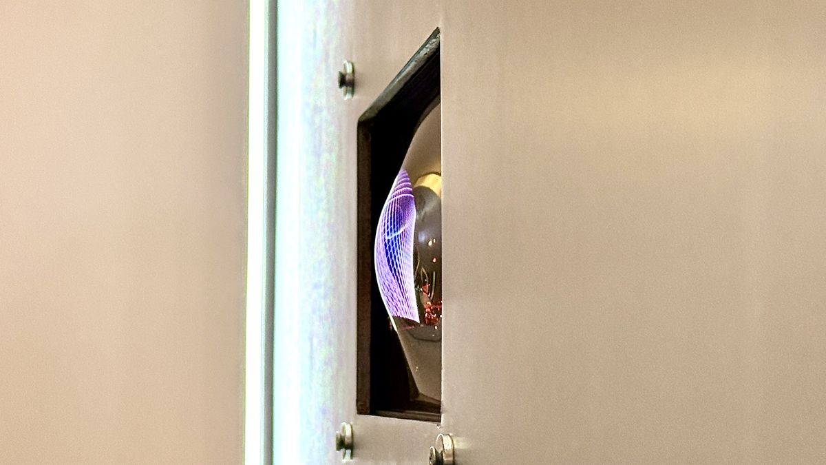 זה עתה ראיתי את תצוגת ה-MicroLED הנמתחת של סמסונג ב-CES 2025 - וזה מדהים לחלוטין