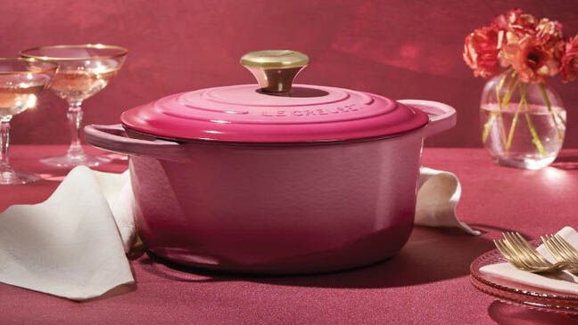 Le Creuset פשוט השיקה מחדש צבע מהדורה מוגבלת איקונית לאחר 6 שנים