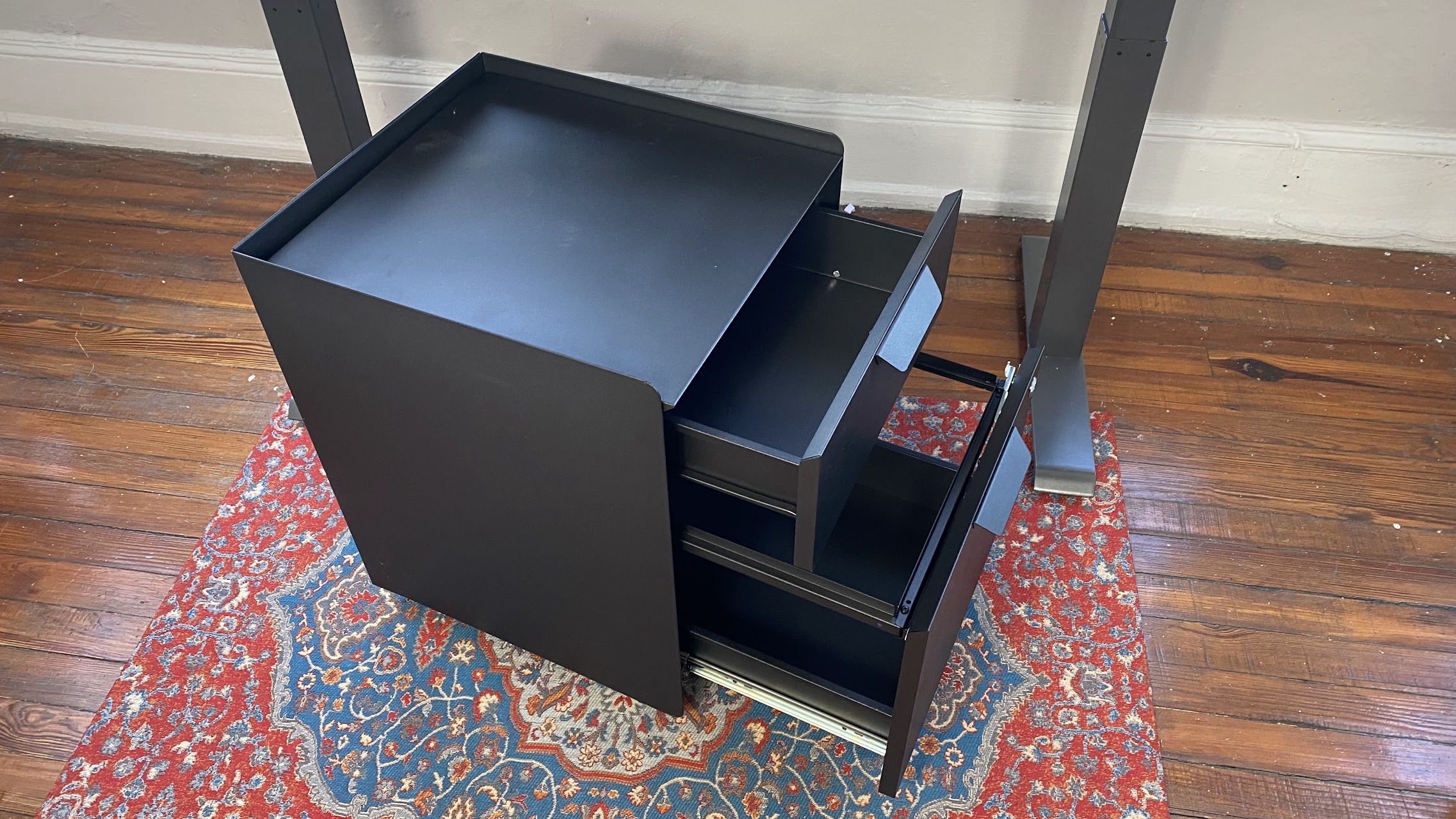 מגירת קבצים של איקאה עם המגירות נשלפו