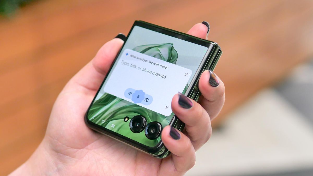 Motorola Razr Plus 2024 in hand