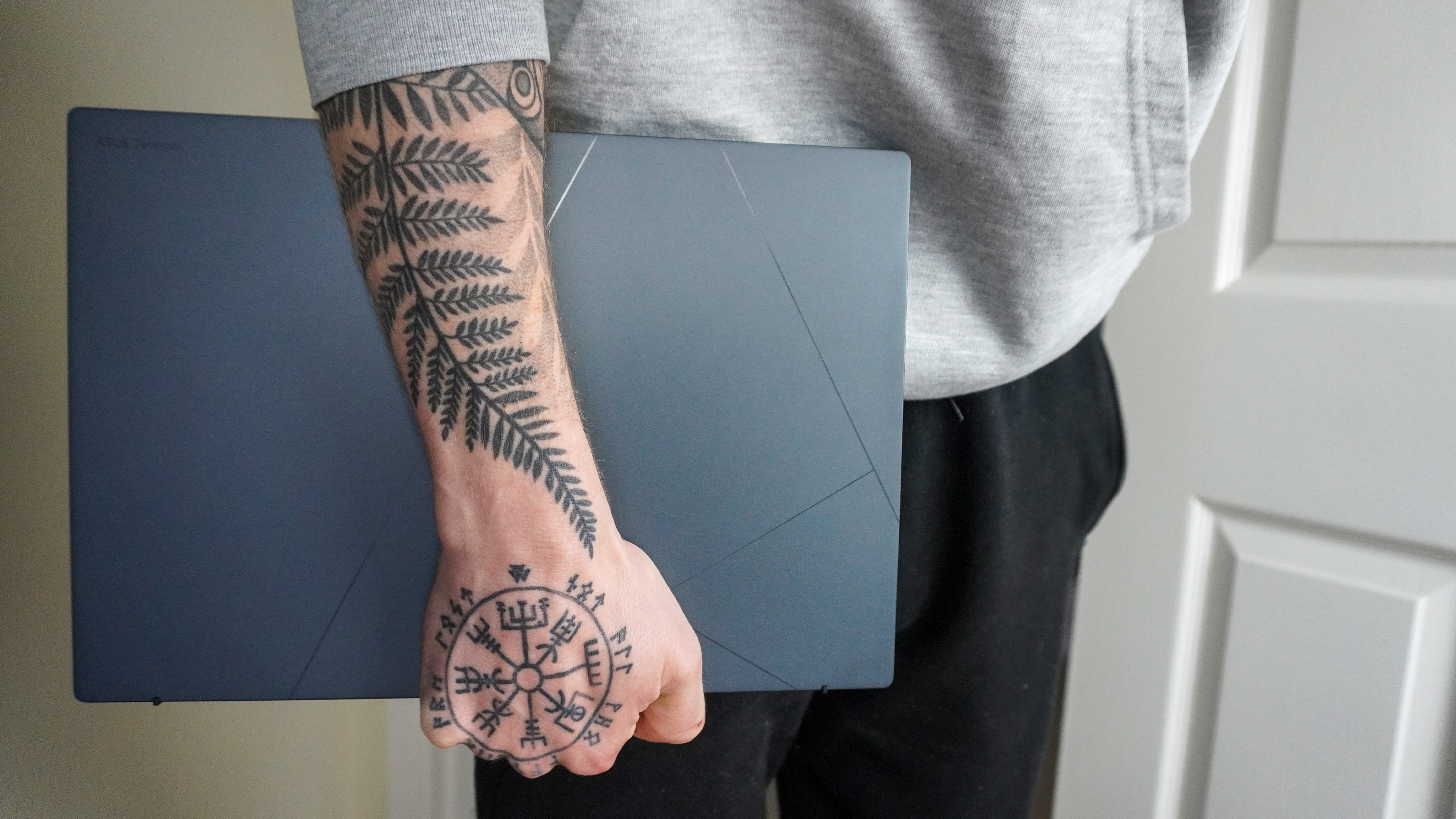 צמד Asus Zenbook (2025)