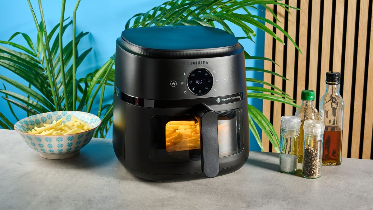 סדרת פיליפס 2000 Air Fryer Review: אני רק משתמשת בסוג זה של טיגון אוויר מעכשיו ואילך על ידי ארין בשפורד שפורסמה ב- 21 בפברואר 25 פיליפס 2000 סדרת האווירה שאליו אני משתוקקת אליו. לא רק שזה מכין עוף צלוי טעים, צ'יפס פריך וקינוחים, יש לו גם חלון.