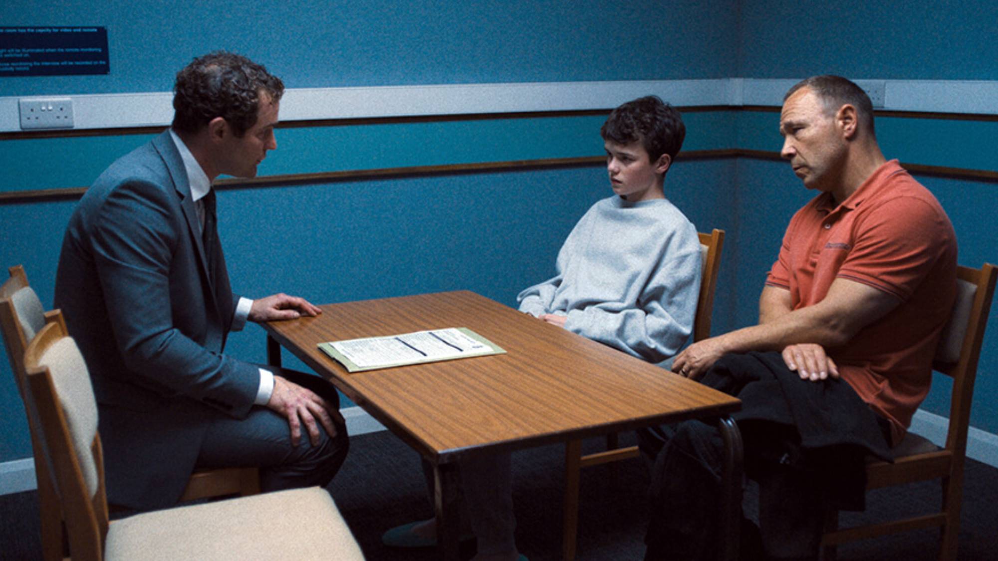 (LR) אוון קופר בתור ג'יימי מילר וסטיבן גרהאם בתור אדי מילר 