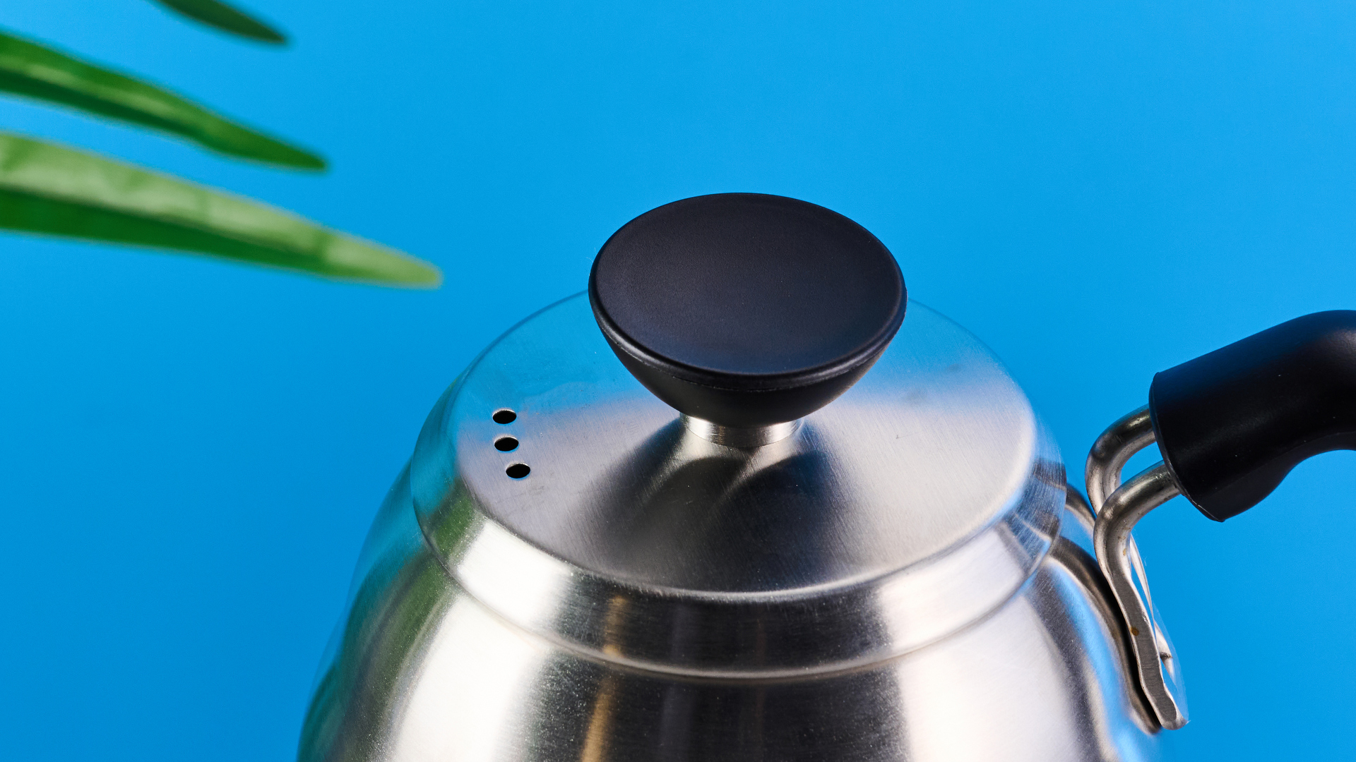 Hario v60 Buono Gooseck Kettle, קומקום נירוסטה עם בסיס חשמלי, ידית, זרבובית אווז, לקפה מיוחד