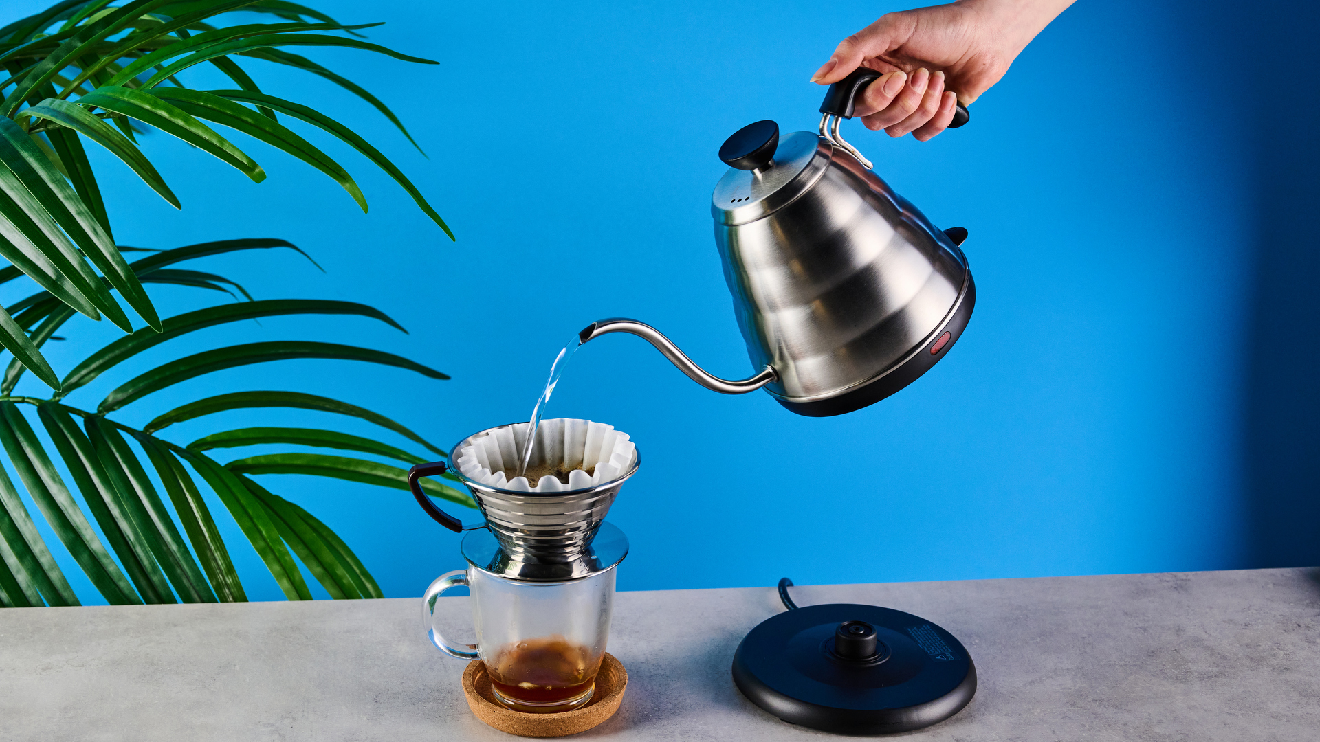 Hario v60 Buono Gooseck Kettle, קומקום נירוסטה עם בסיס חשמלי, ידית, זרבובית אווז, לקפה מיוחד