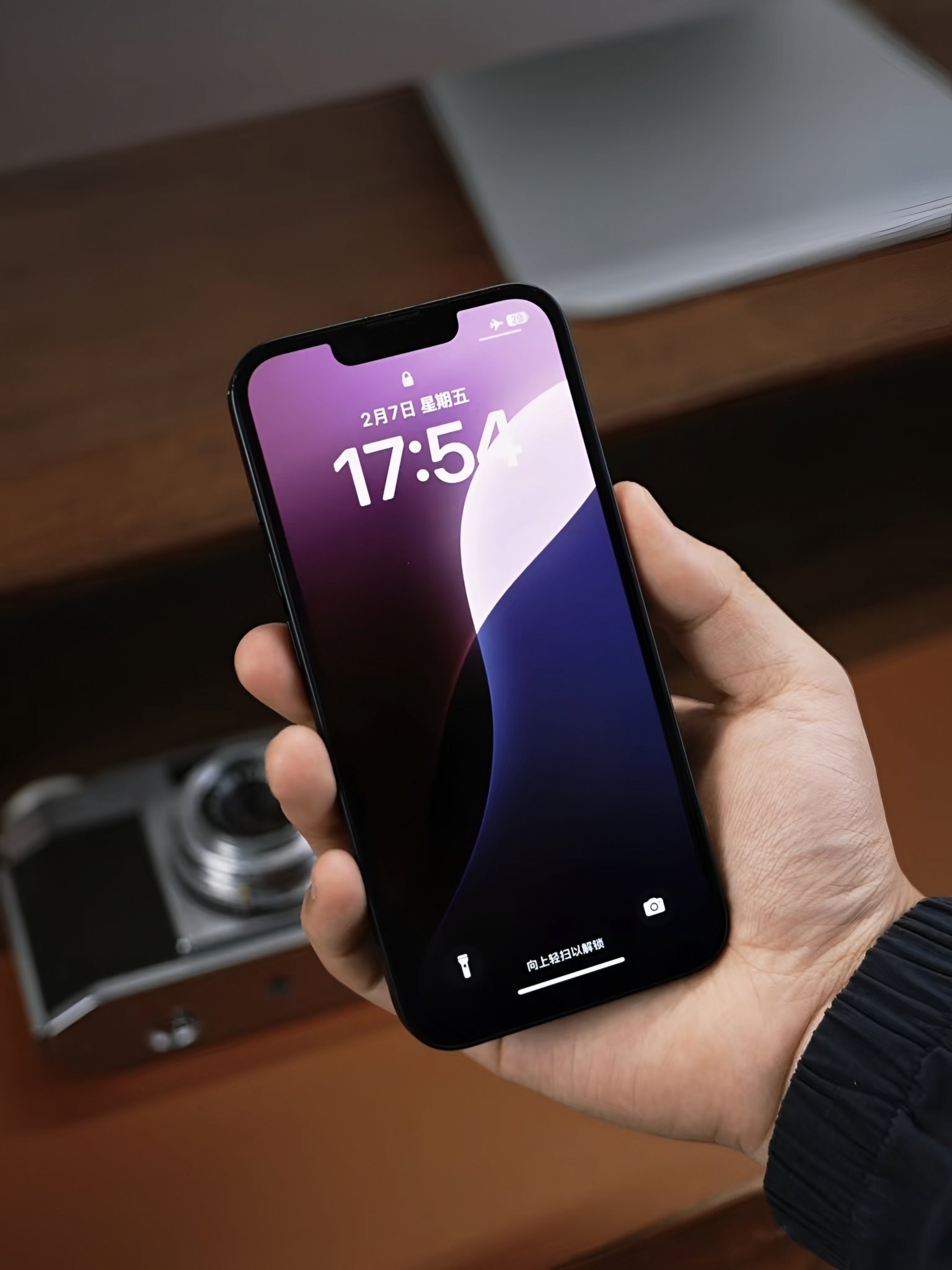 תמונות דלפות של אייפון שחור מט. 