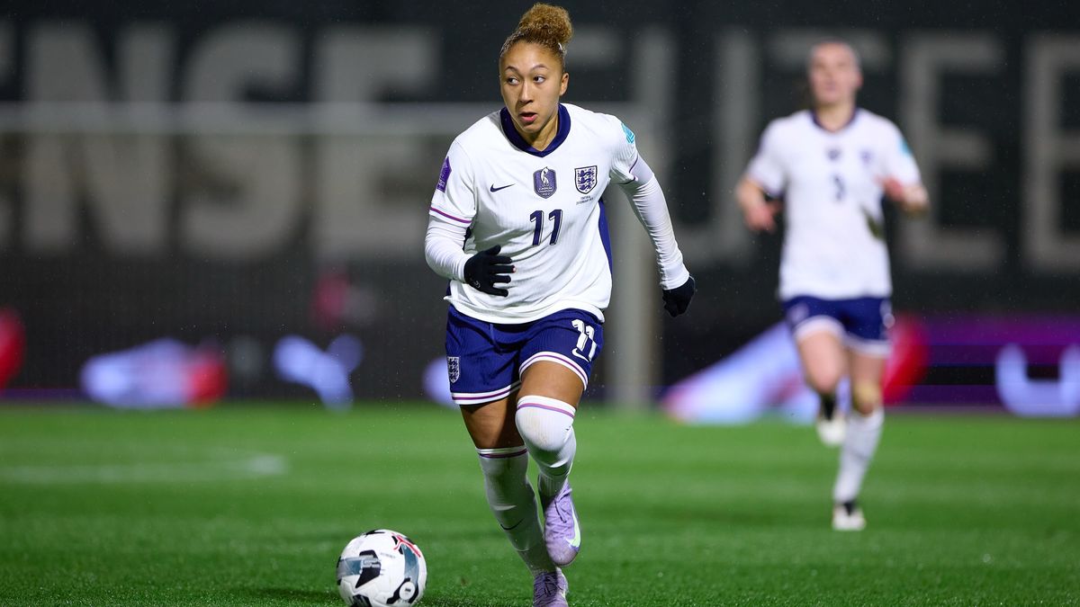 Lauren James of England in action during the UEFA Women's Nations League 2024/25 Grp A3 MD1 match between Portugal and England at Estadio Portimao on February 21, 2025 in Portimao, Portugal.
