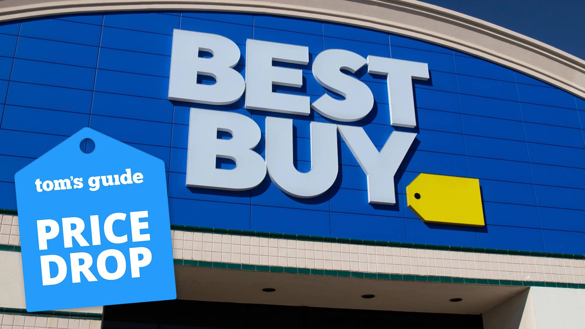 Best Buy Storefront עם תגית העסקה של טום