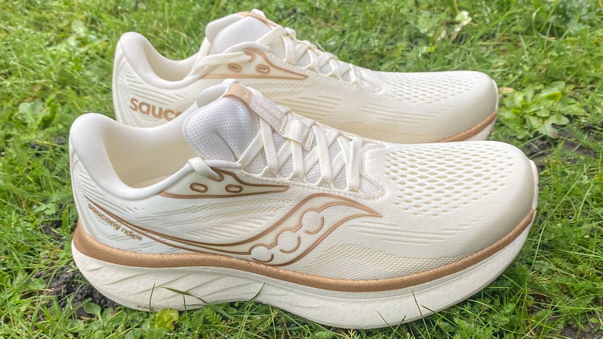רצתי 45 מיילים ברכיבת Saucony 18-הנה פסק הדין שלי של ג'סיקה דאוני שפורסמה ב -1 במרץ 25 The Saucony Ride 18 הוא מאמן יומי רב-תכליתי ומכופף היטב עם שודדי אמצע משודרגים לשיפור האנרגיה.