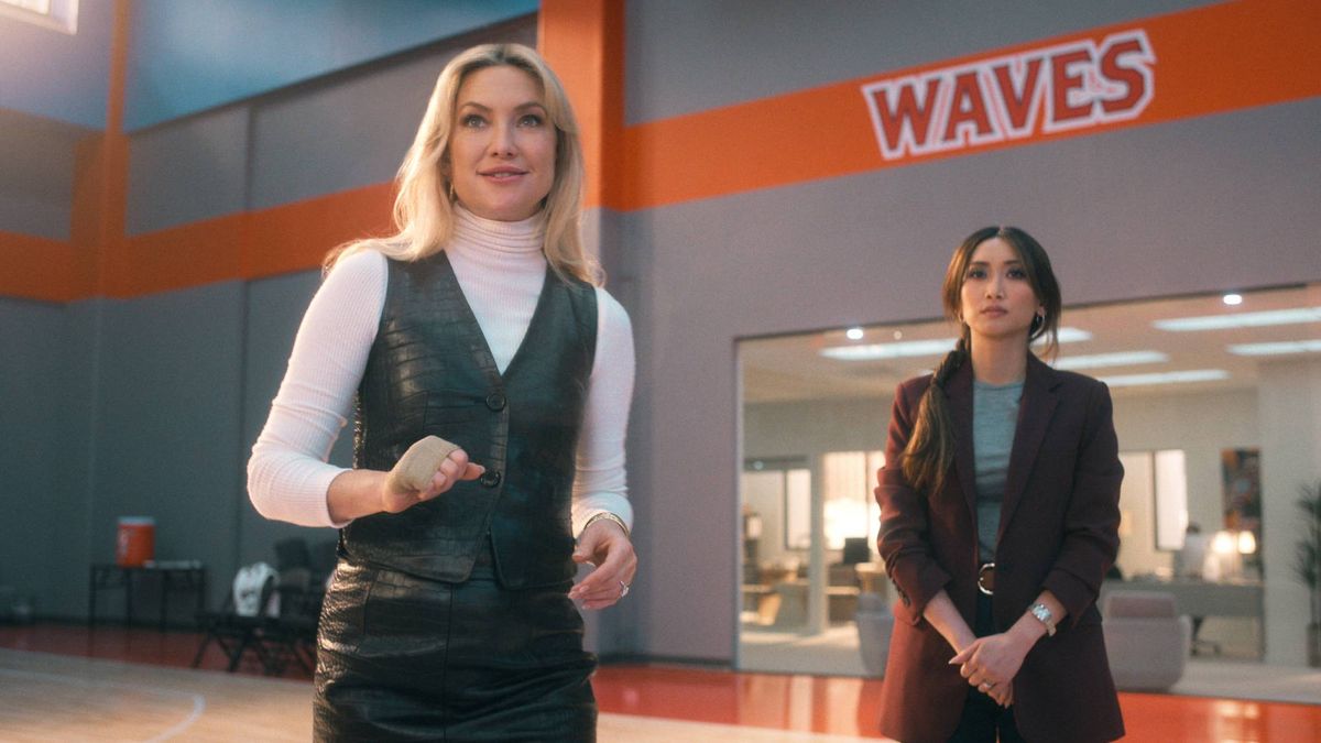 (L-R) Kate Hudson as Isla Gordon and Brenda Song as Ali in "Running Point" on Netflix