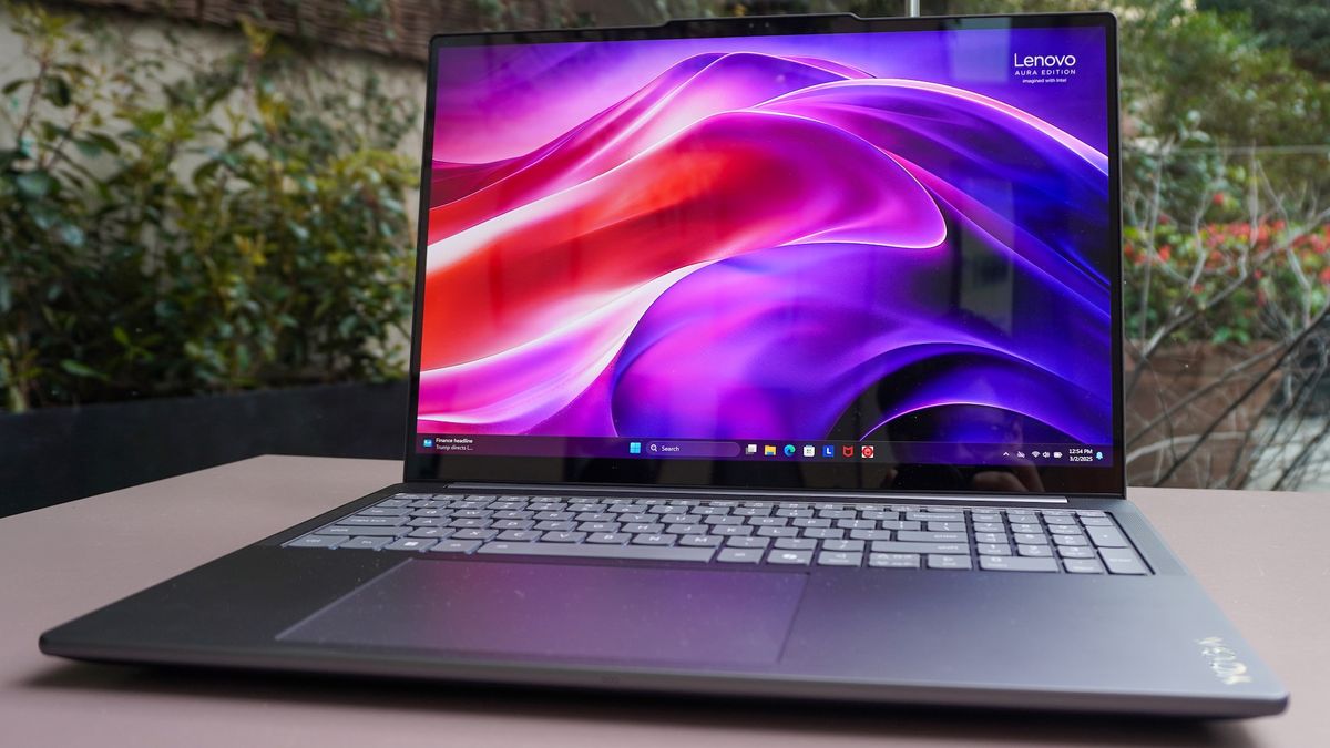 בדיוק בדקתי את המהדורה של Lenovo Yoga Pro 9i Aura-יש לי את התצוגה הטובה ביותר של OLED שראיתי אי פעם על ידי ג'ייסון אנגליה שפורסמה 4 במרץ, עדיין לא דירגה את מהדורת Lenovo Yoga Pro 9i Aura מביאה את העוצמה האחרונה של אינטל ומציג את טנדם סרטיזציה של Sleek.