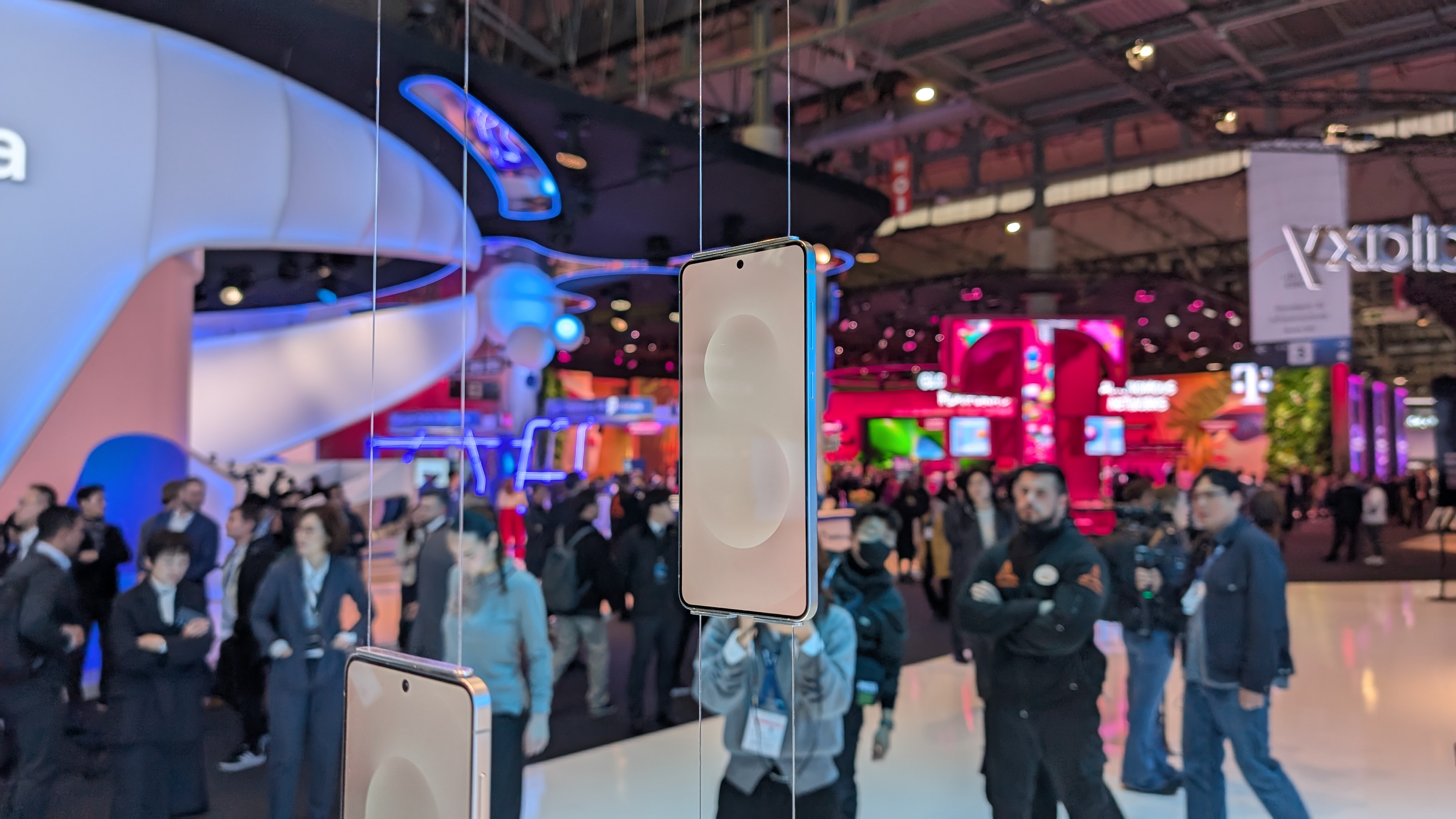 Samsung Galaxy S25 Edge ב- MWC 2025