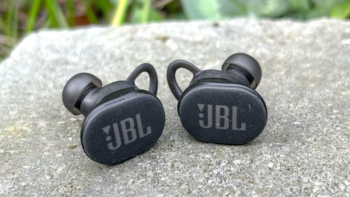 סקירה של JBL Endurance Race 2: ניצני ספורט בעלי ערך טוב מאת ניק האריס-פריי פרסם ב- 16 במרץ 25 האוזניות של JBL Endurance Race 2 עולות על תג המחיר הנמוך שלהן, וההתאמה מצוינת לשימוש בספורט, אך איכות הצליל ו- ANC אינן תואמות אוזניות יקרות יותר.