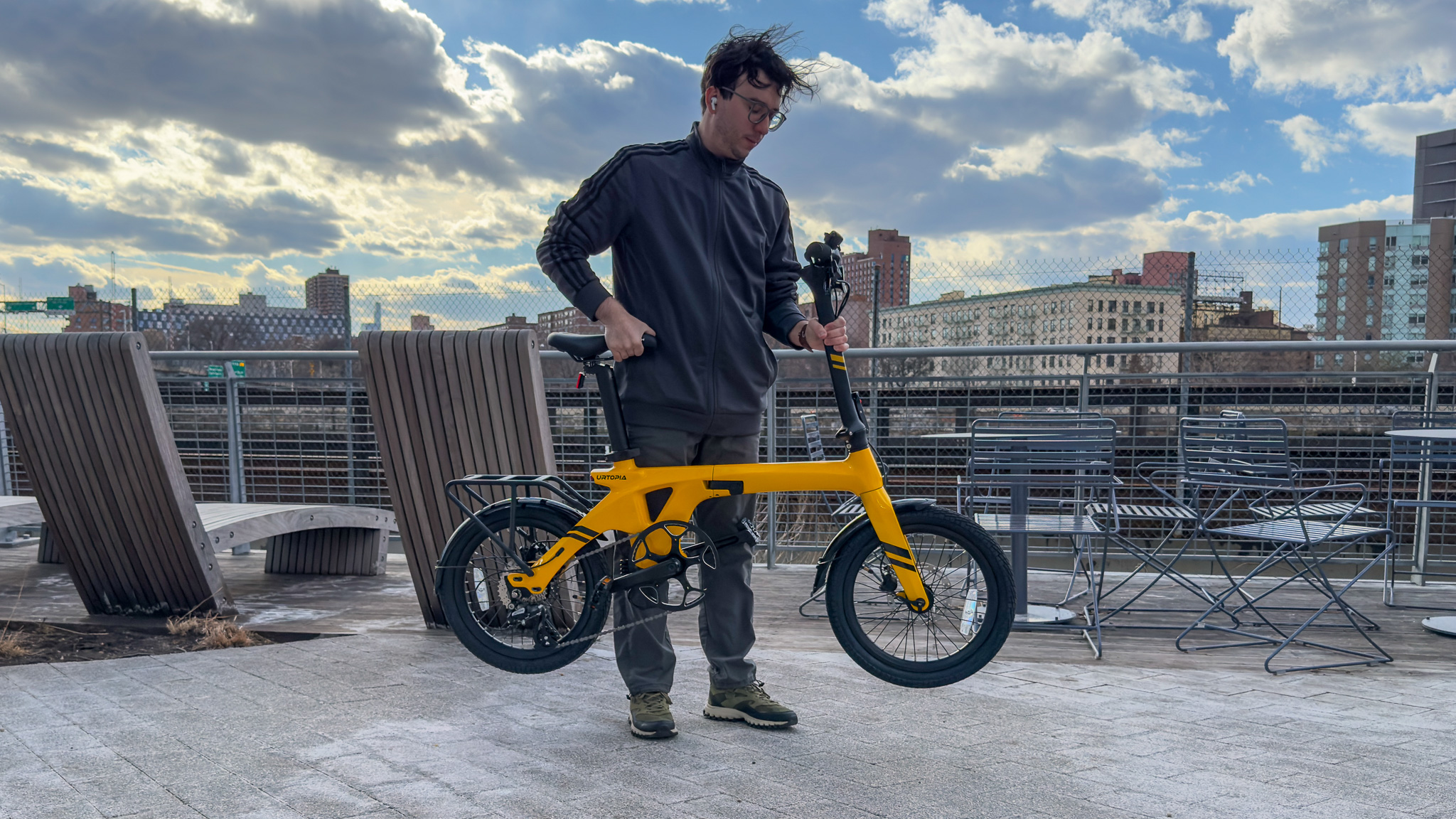 קפל פחמן אורטופיה 1 - נשיאה עם שתי ידיים