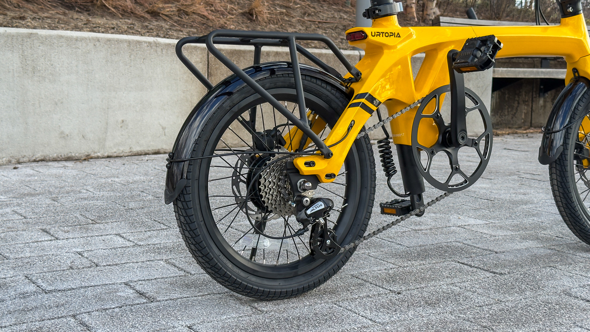 קפל פחמן אורטופיה 1 - מתלה אחורי אופציונלי מותקן