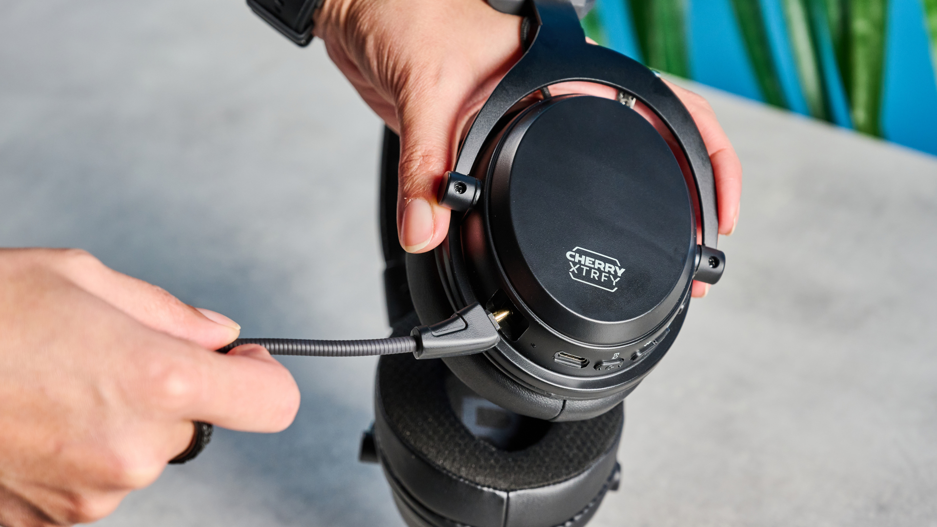 אוזניות משחקי H3 של דובדבן שחור XTRFY