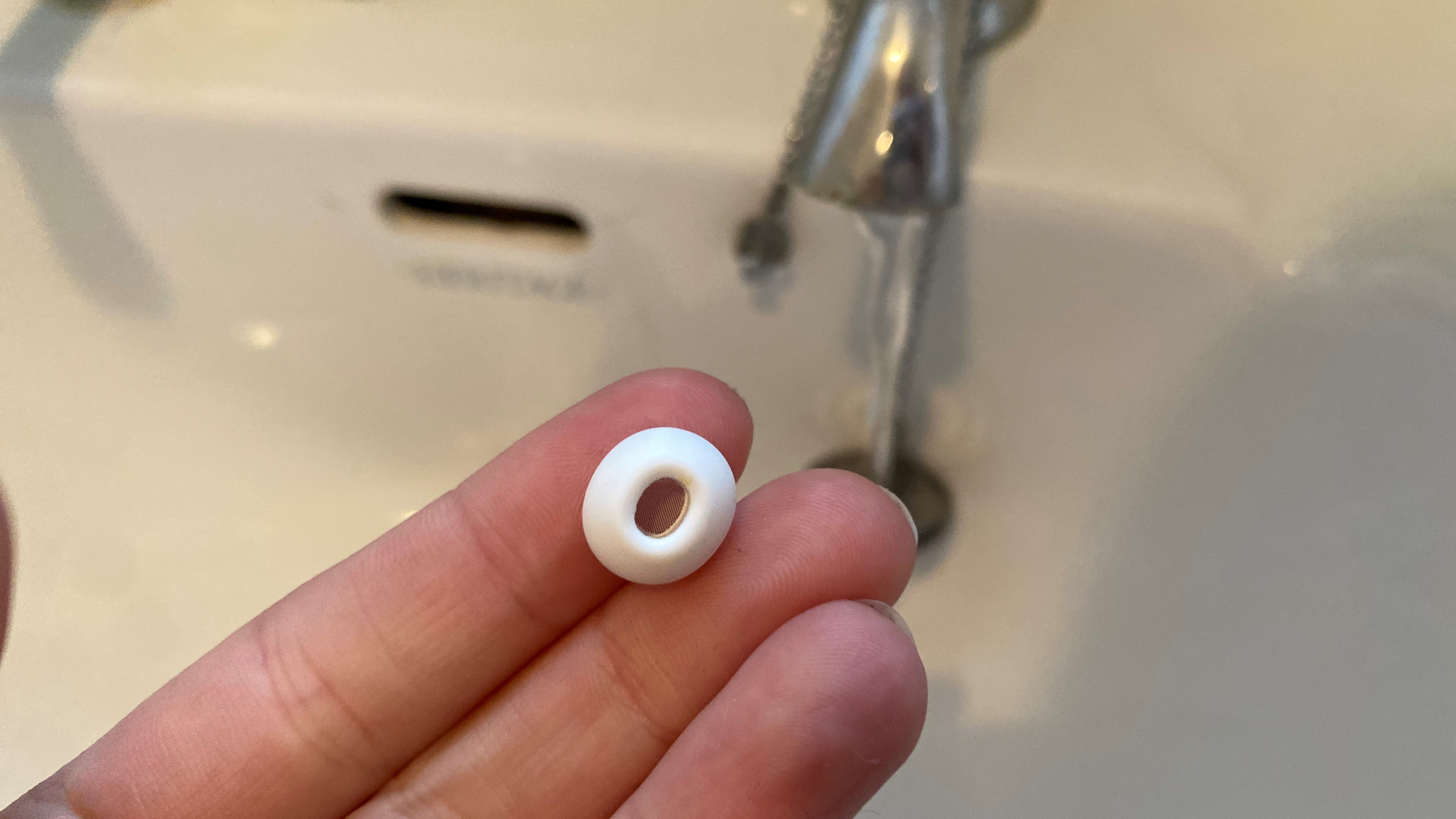 ניקוי הניצנים ב- Apple AirPods Pro