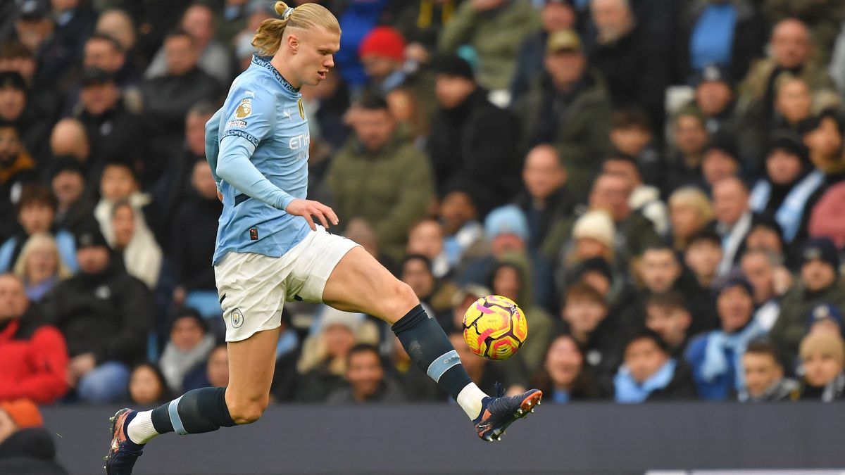 Manchester City's Erling Haaland during the Premier League match between Manchester City FC and Newcastle United FC at Etihad Stadium on February 15, 2025 in Manchester, England.