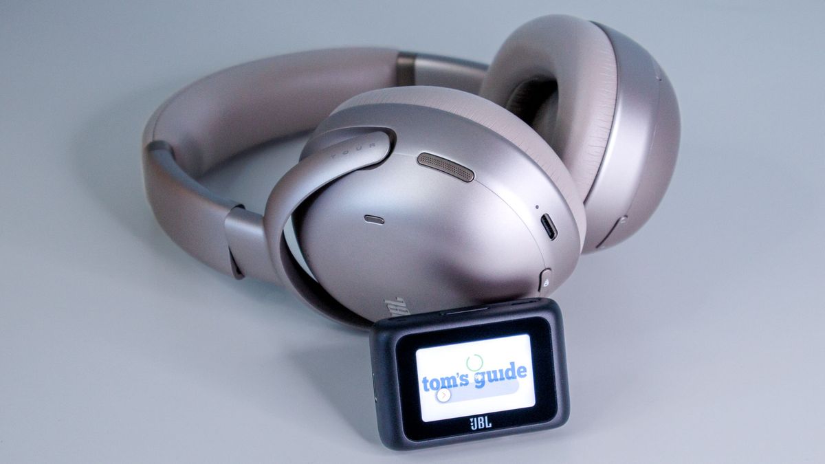 בדיוק הגעתי לידי אוזניות הדגל החדשות של JBL - ואני מתרשם מאוד מתמי רוג'רס שפורסמה ב- 8 באפריל, עדיין לא דורג את אוזניות הדגל החדשות של JBL נמצאות כאן, ועד כה הן נראות כמו מנצחות.