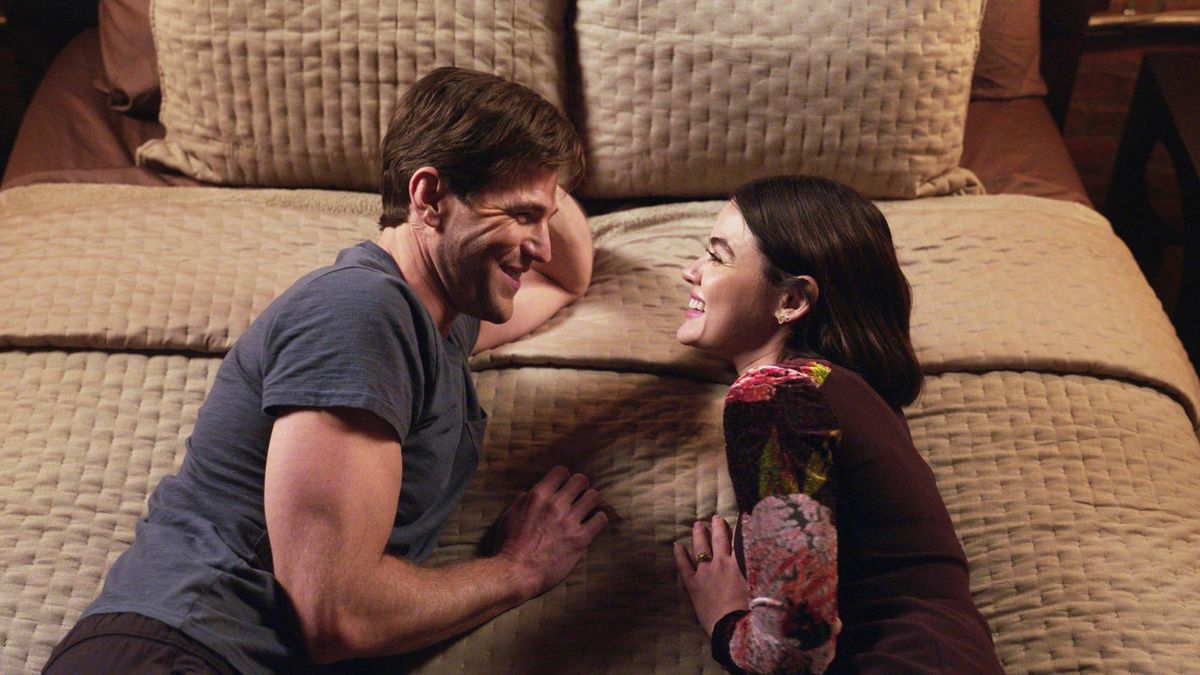 Austin Stowell and Lucy Hale in "The Hating Game"