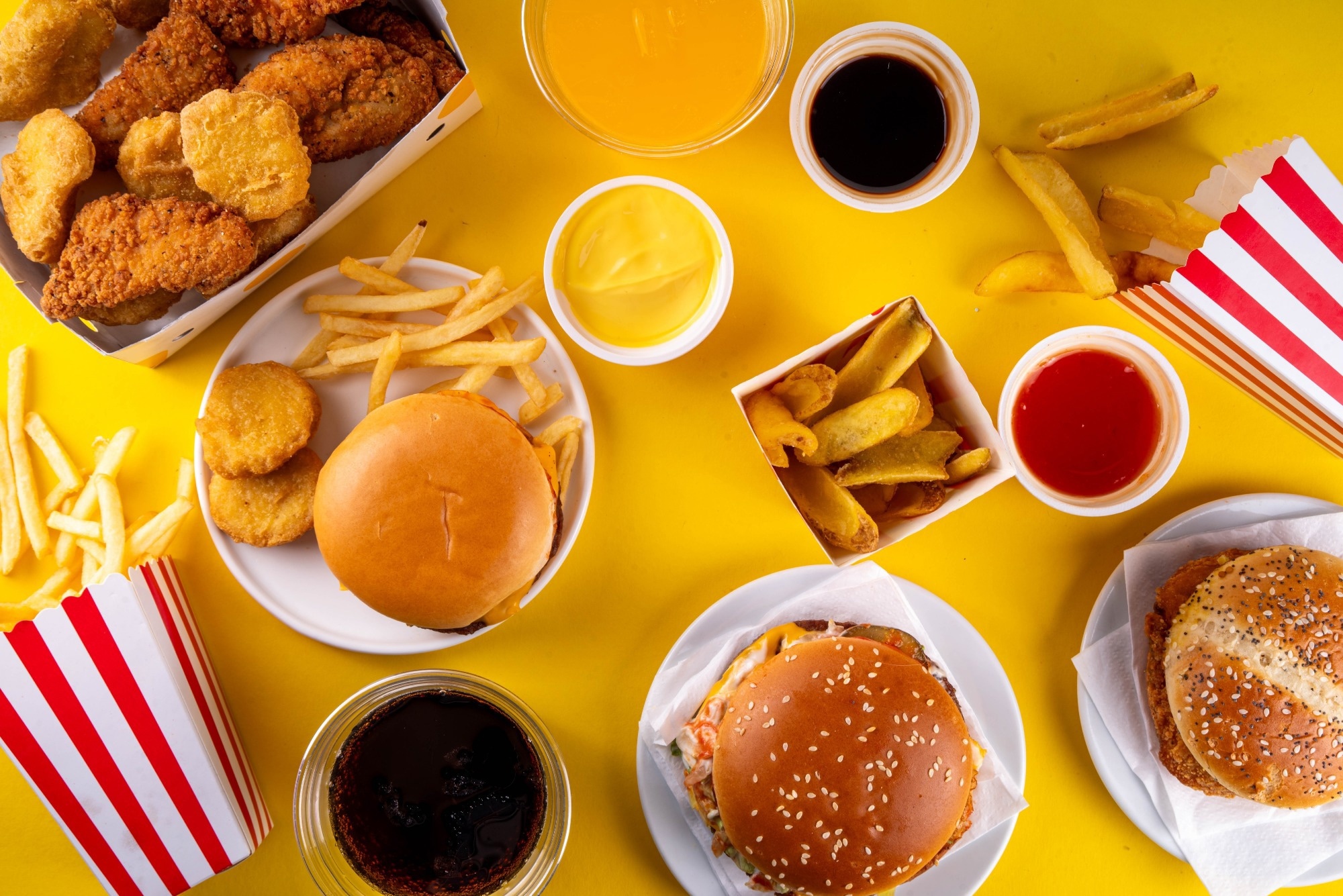 Study: Ultra-processed food consumption affects structural integrity of feeding-related brain regions independent of and via adiposity. Image Credit: Rimma Bondarenko / Shutterstock