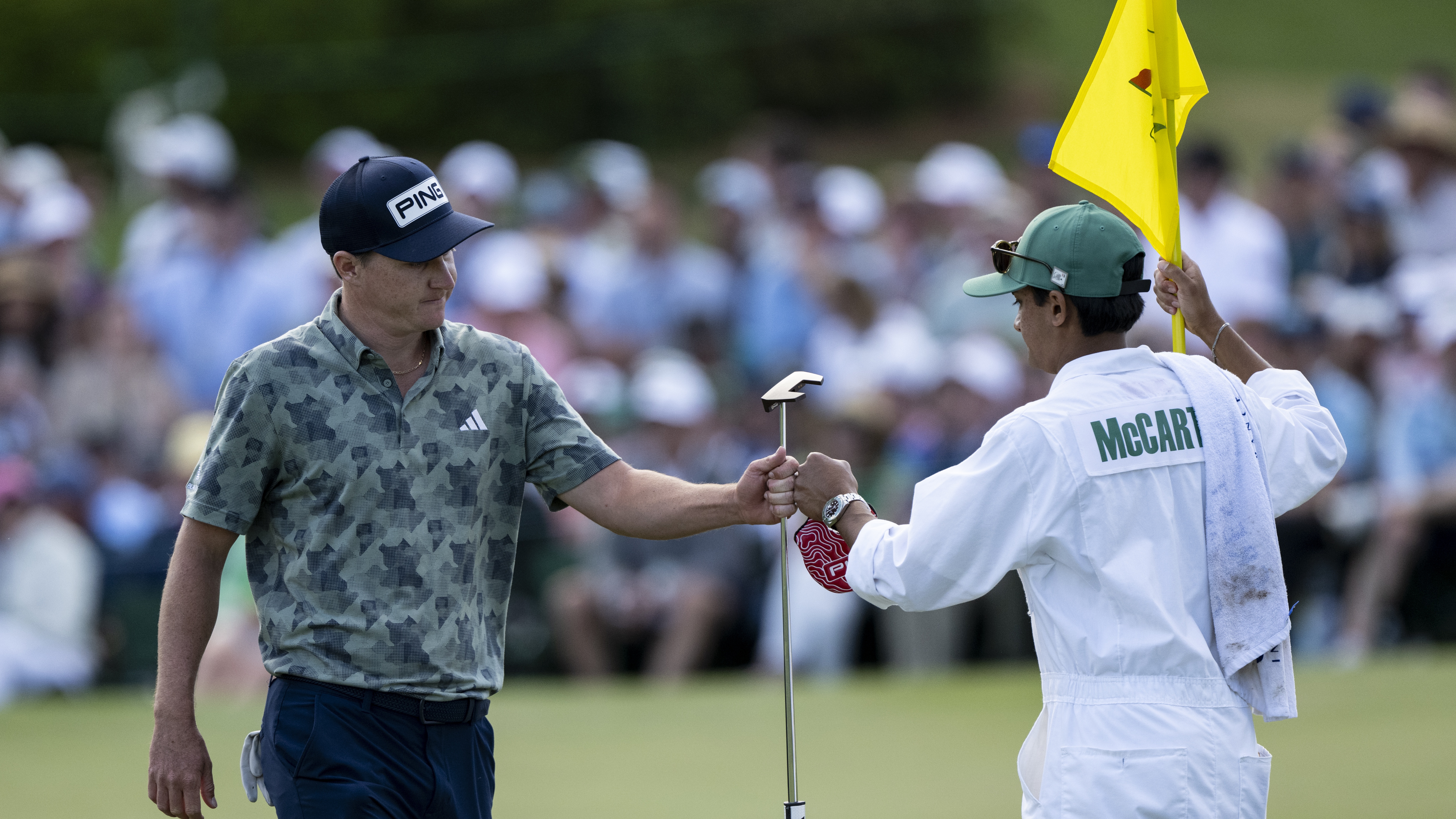 מאט מקארטי מארצות הברית מגיב לאחר שהמכה שלו בירוק מספר 16 במהלך הסיבוב השלישי של המאסטרים במועדון הגולף הלאומי של אוגוסטה, יום שבת, 12 באפריל 2025. (תמונה מאת דייוויד פול מוריס/אוגוסטה לאומי/גטי תמונות)