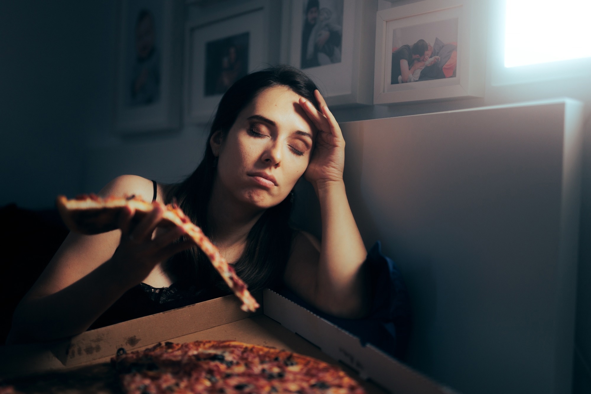 Study: Pathways linking BMI trajectories and mental health in an adult population-based cohort: role of emotional eating and body dissatisfaction. Image Credit: Nicoleta Ionescu / Shutterstock