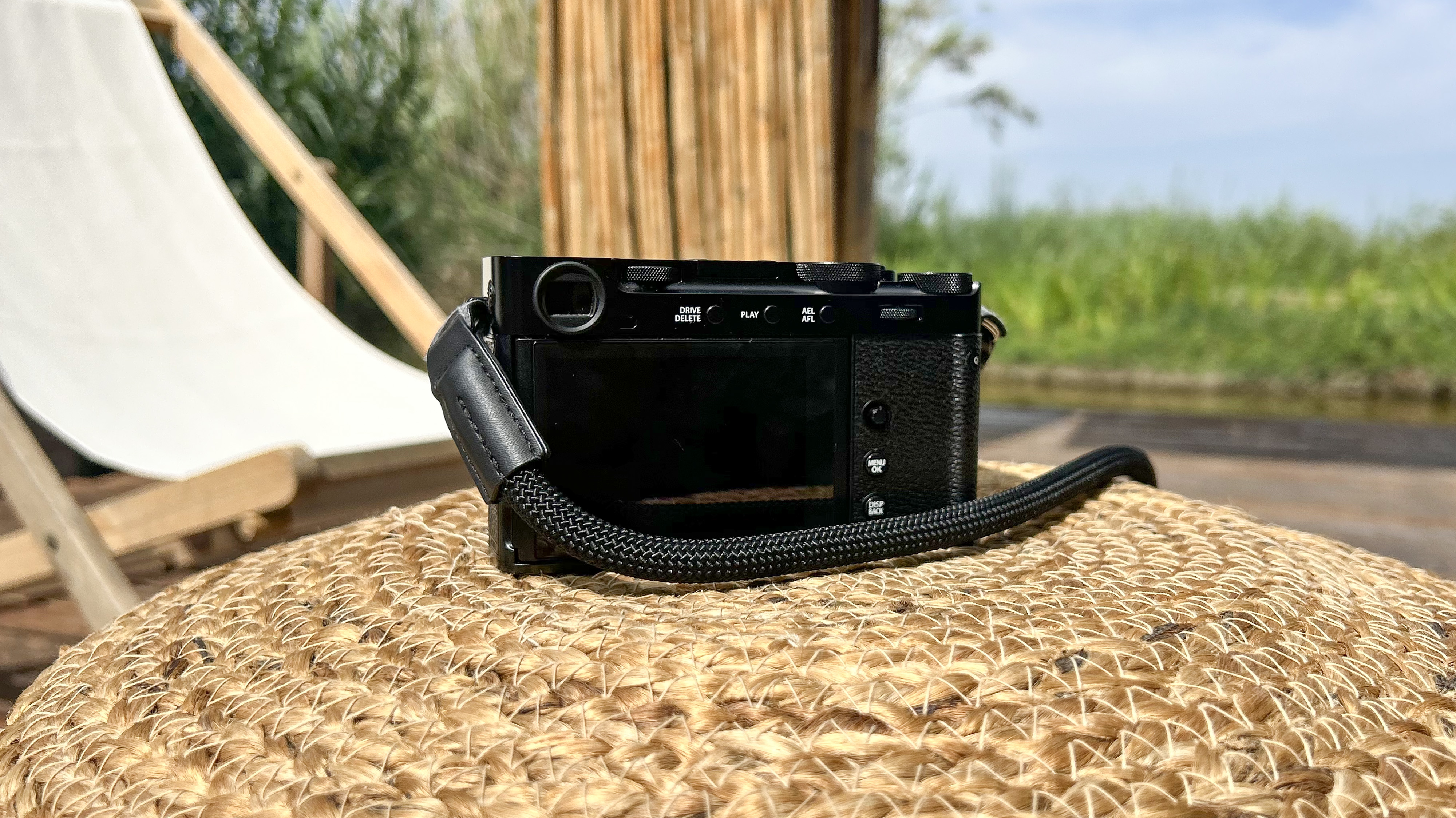 מסך ה- LCD של מצלמת הסימולציה של Fujifilm X-E5 החדשה.