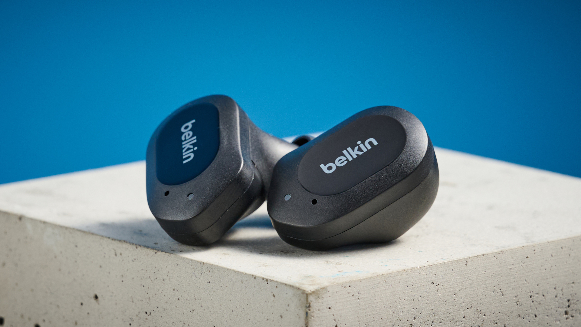 Black Belkin Soundform מנגן אוזניות אלחוטיות זולות
