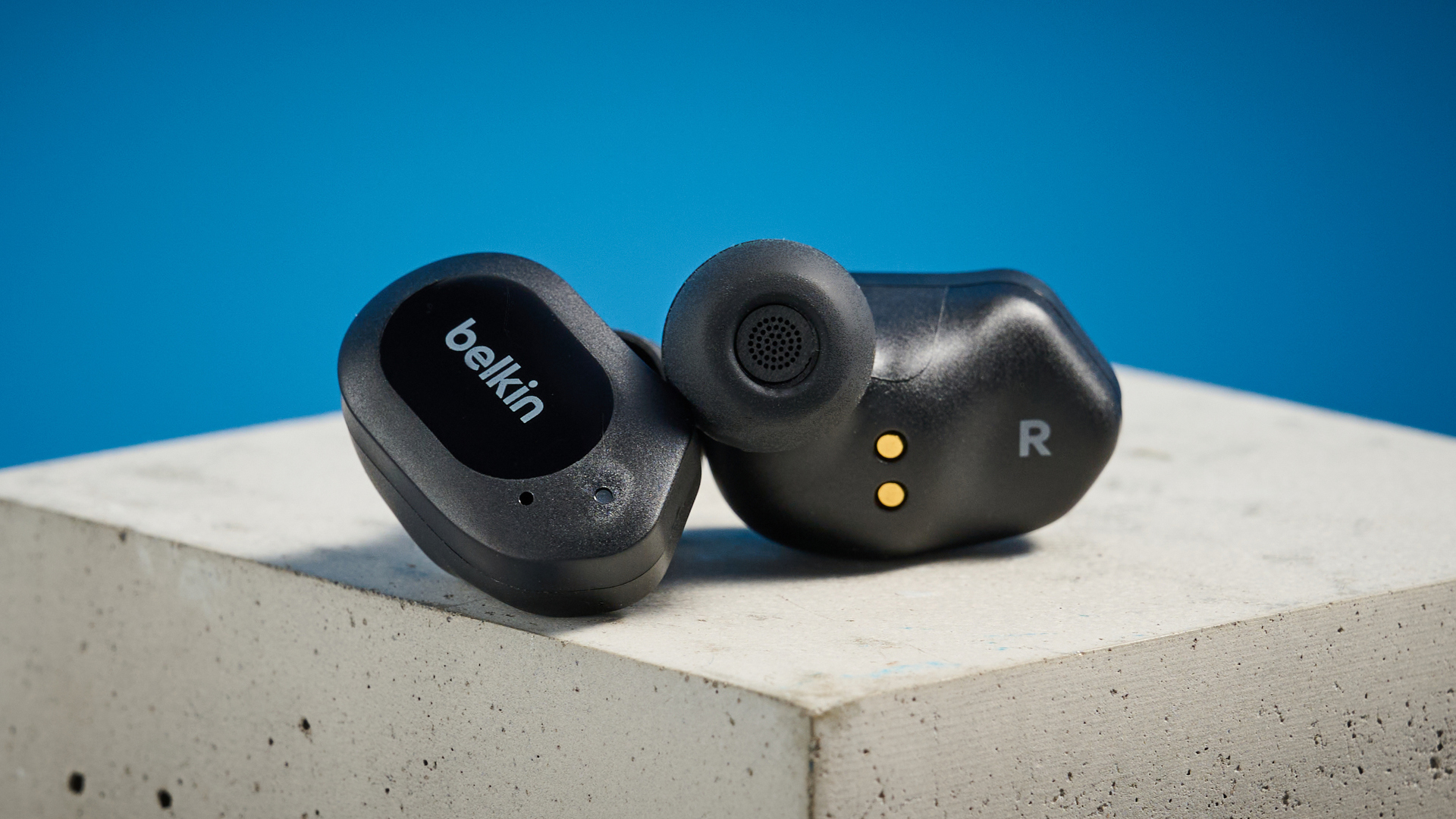 Black Belkin Soundform מנגן אוזניות אלחוטיות זולות