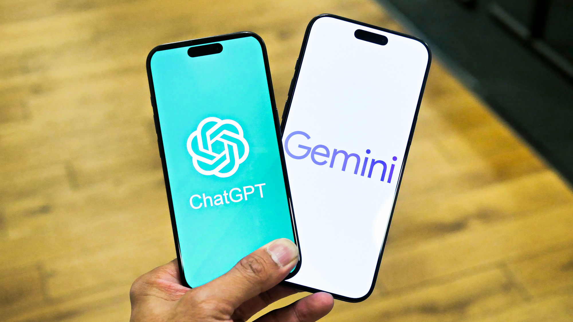 לוגו של ChatGPT ושל Gemini