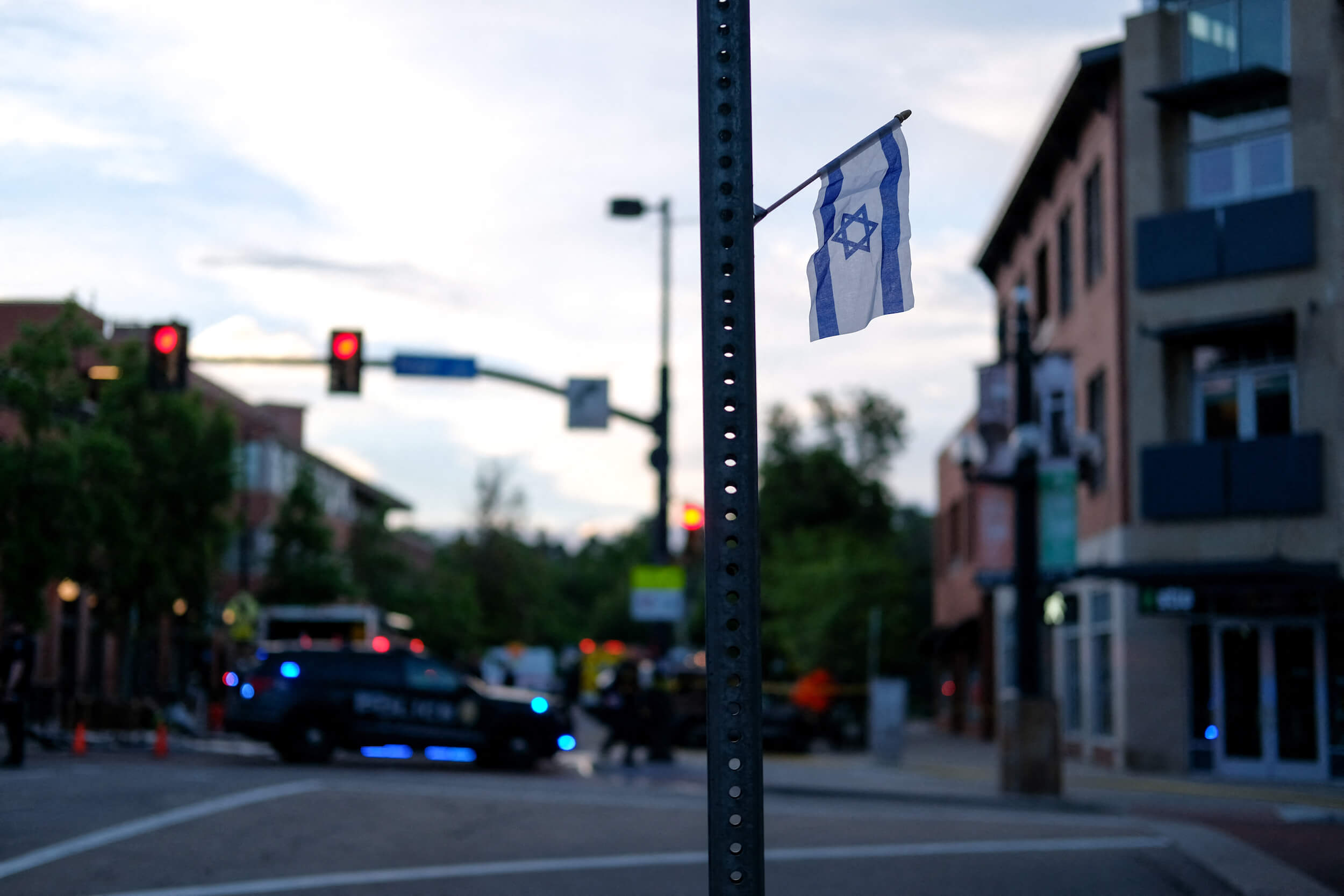 אני מלמד היסטוריה יהודית בבולדר. האם הקהילה שלי נוקטת בשיעורים שגויים מההתקפה של יום ראשון?