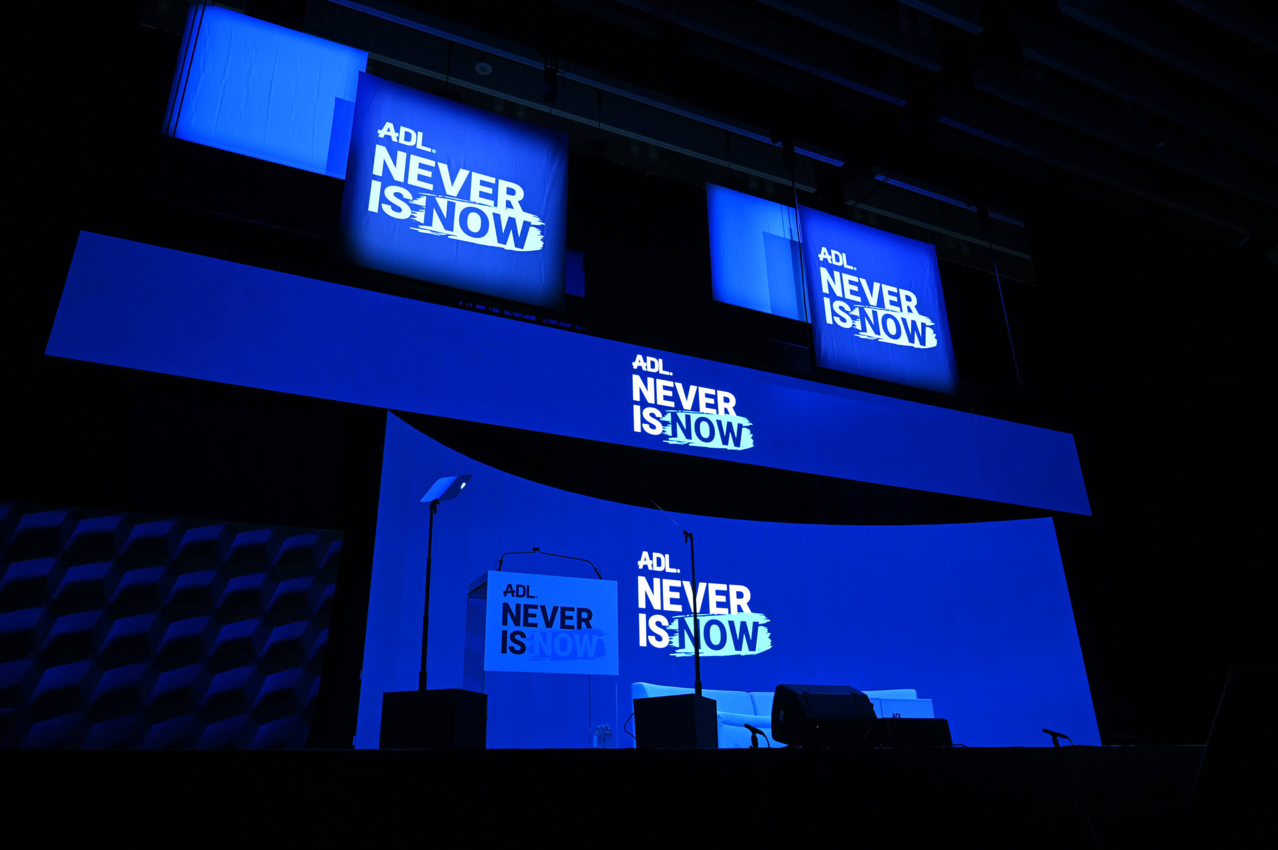 בין גיוס תרומות, ADL מניח את הצוות כדי לאחד את ההתמקדות באנטישמיות