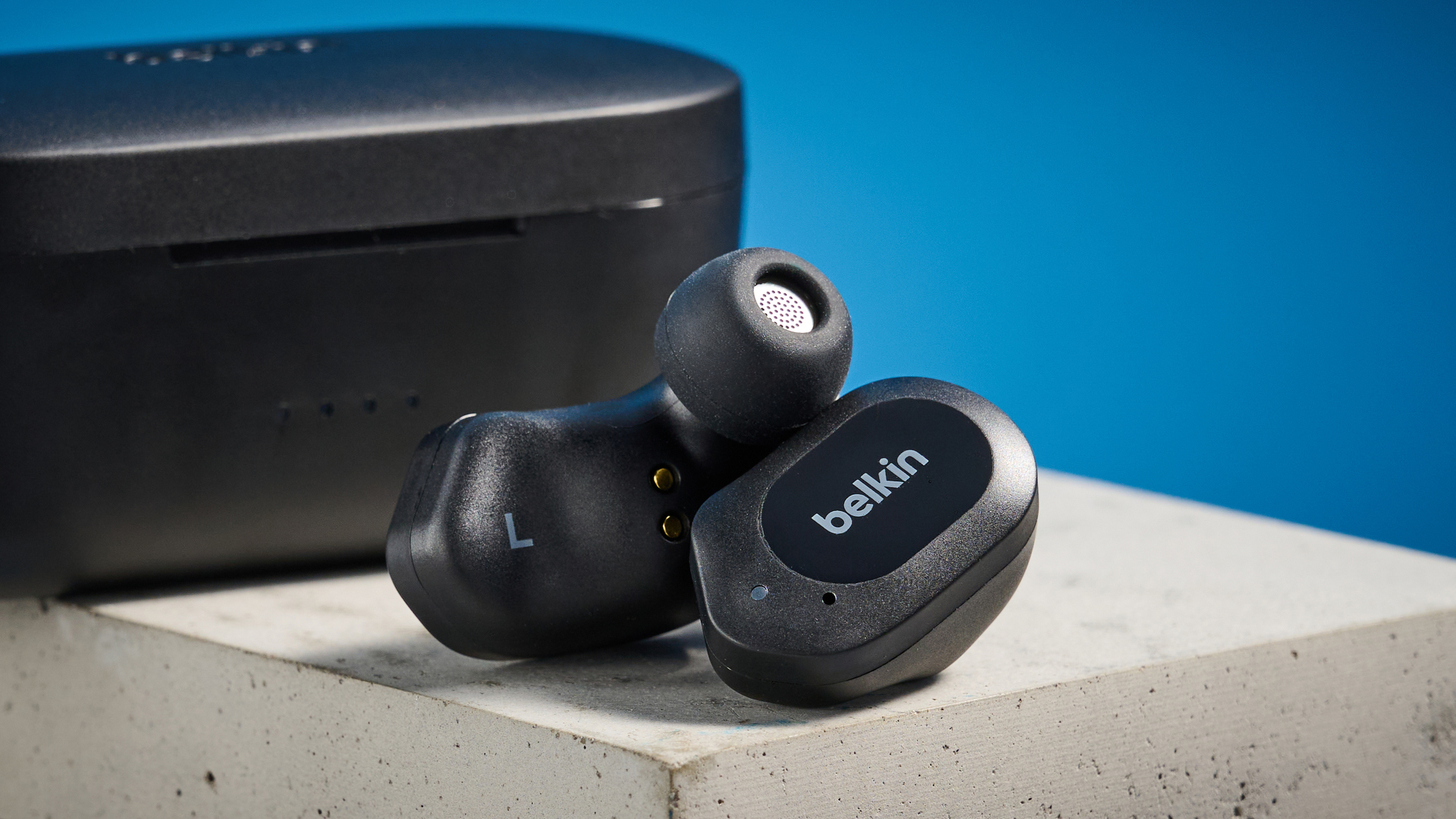 Black Belkin Soundform מנגן אוזניות אלחוטיות זולות