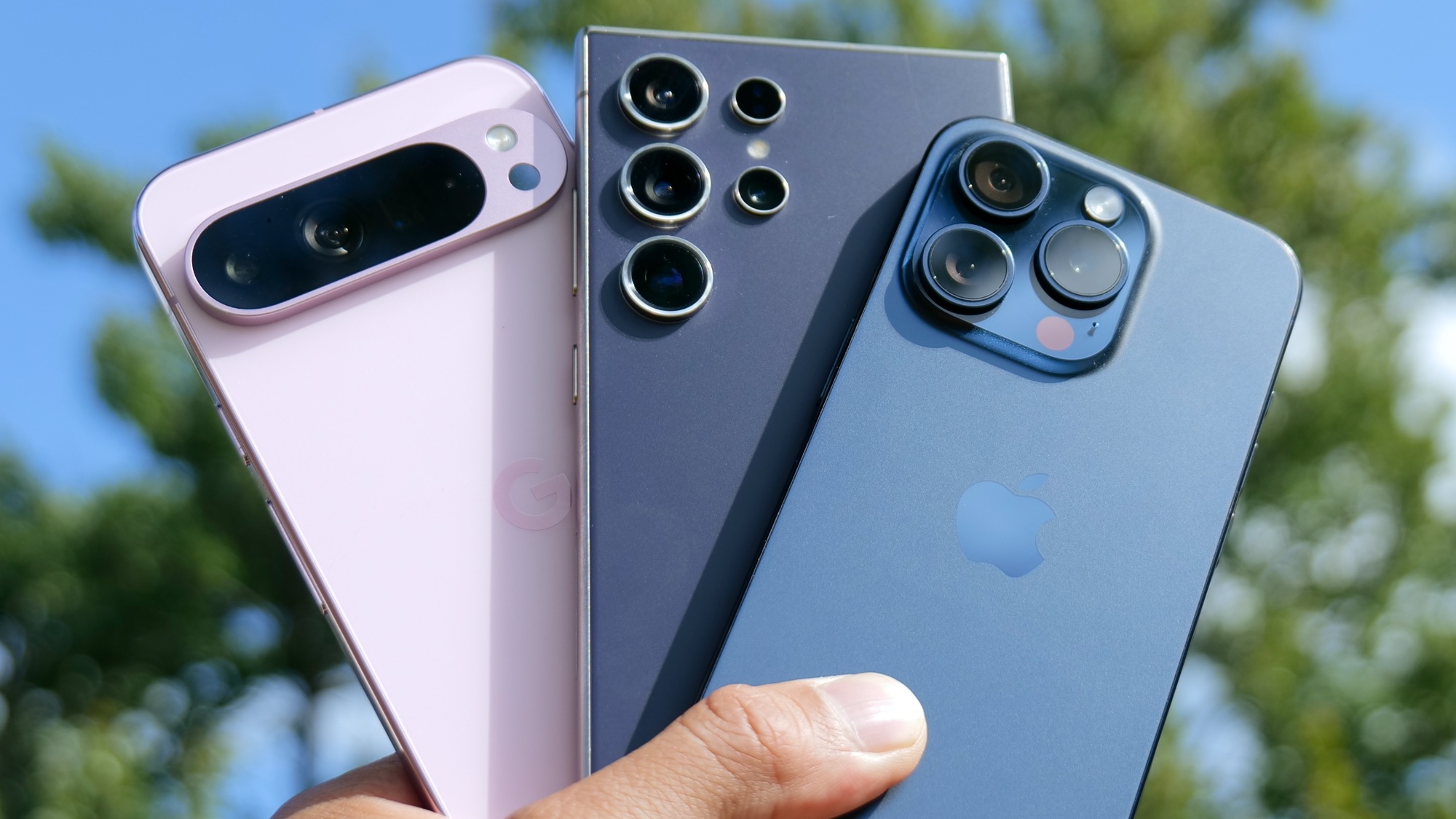 Google Pixel 9 XL, Galaxy S25 Ultra ו- iPhone 16 Pro ביד