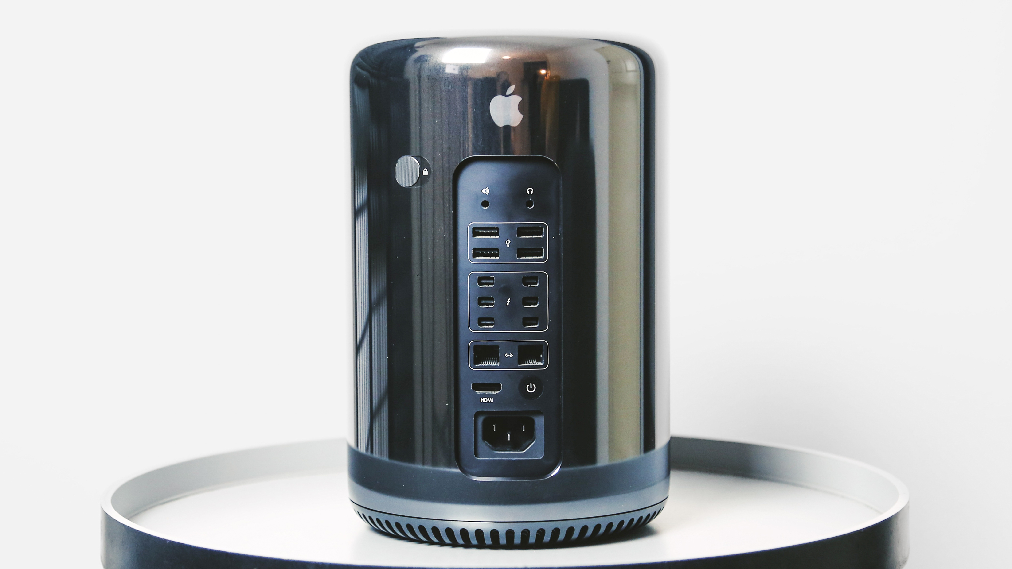 2013 & quot; זבל יכול & quot; Mac Pro