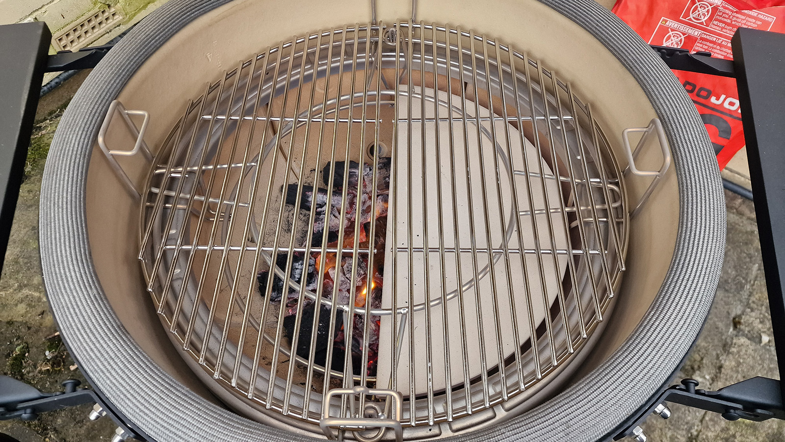 פנים הקרמיקה של הקאמדו ג'ו מחבר את ג'ו
