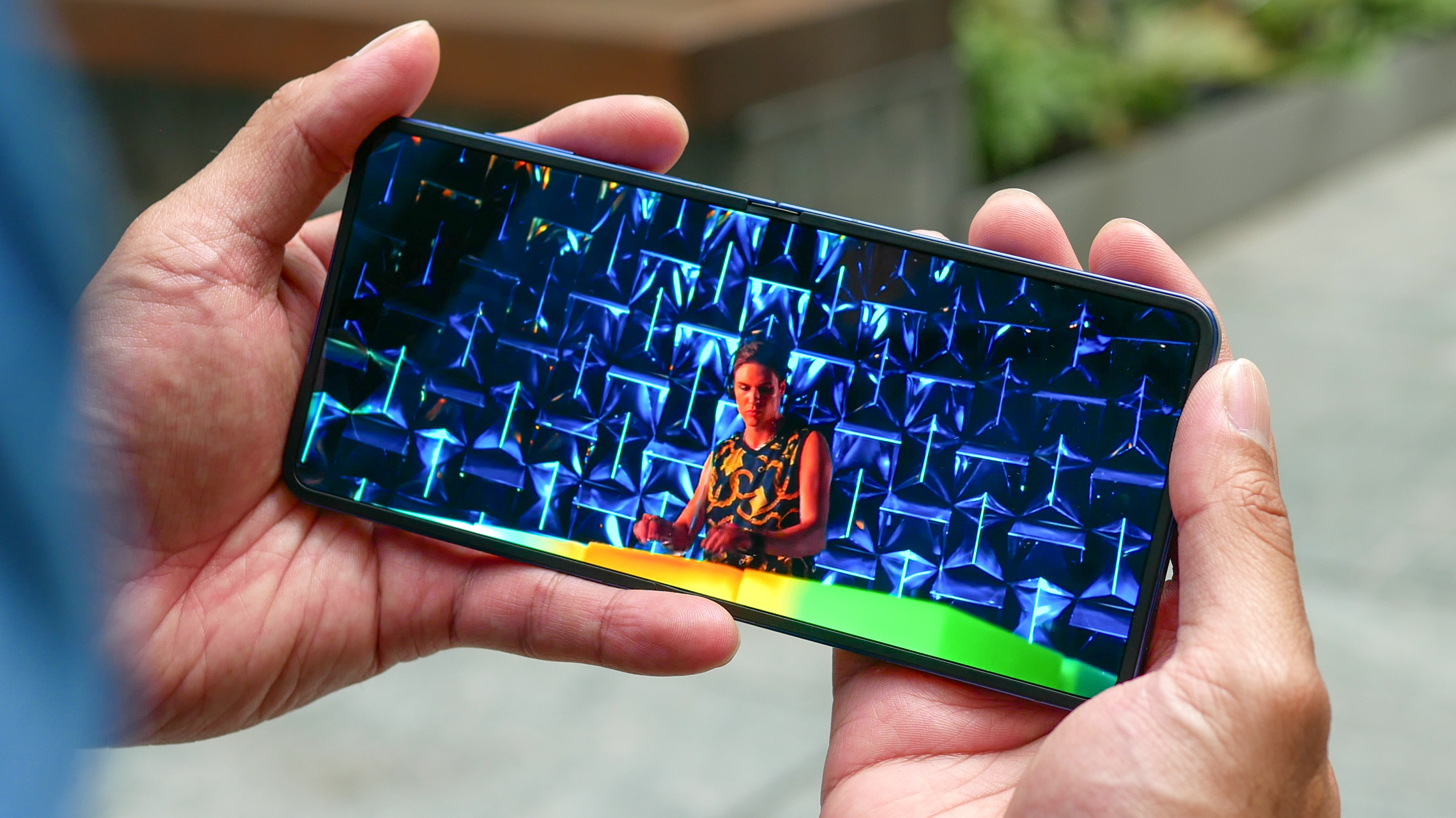 סקירה של Samsung Galaxy Z Flip 7.
