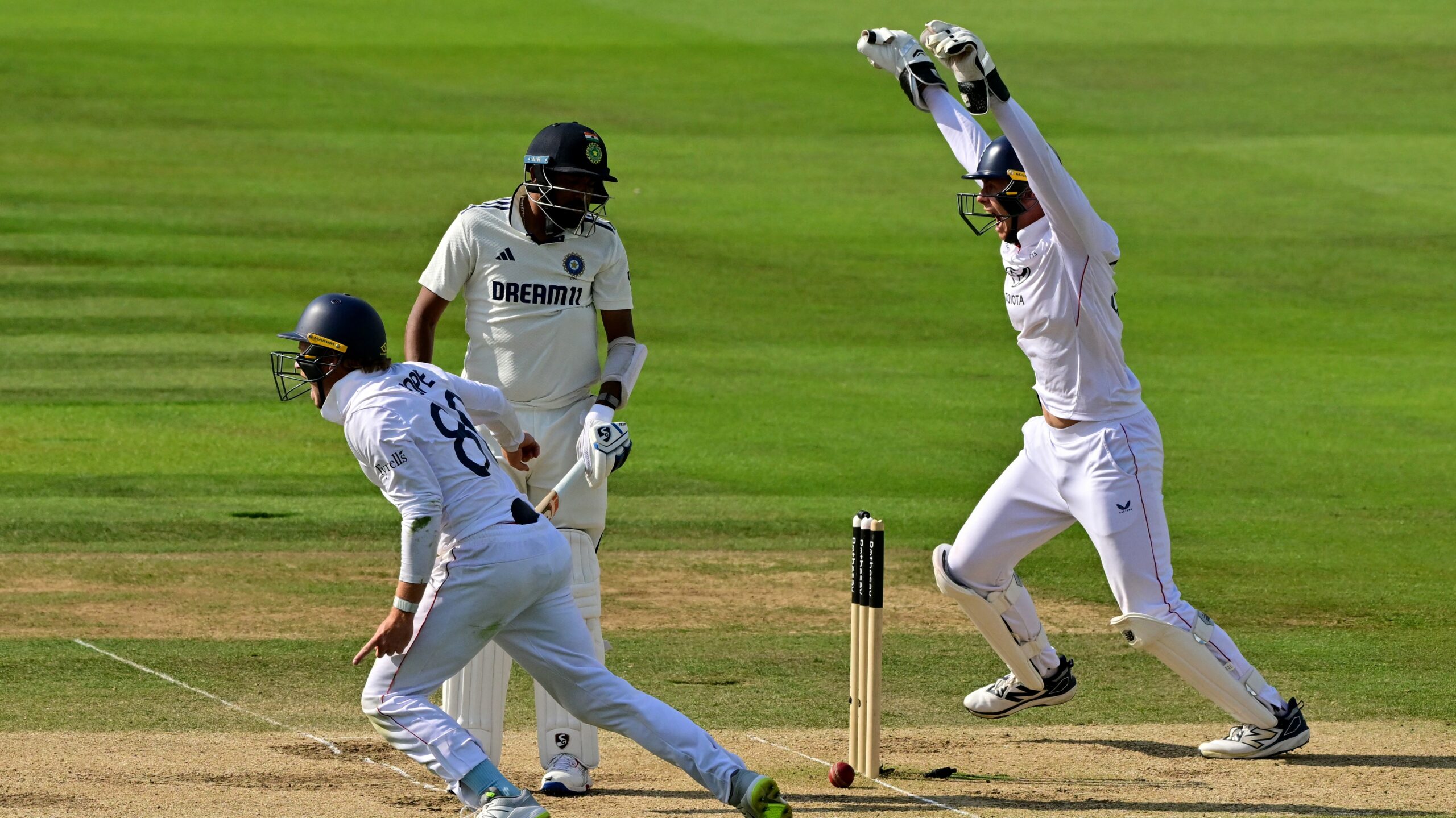 England's Ollie Pope (L) celebrates winning on the fifth day of the third cricket test match between England and India at Lord's cricket ground in London, on July 14, 2025