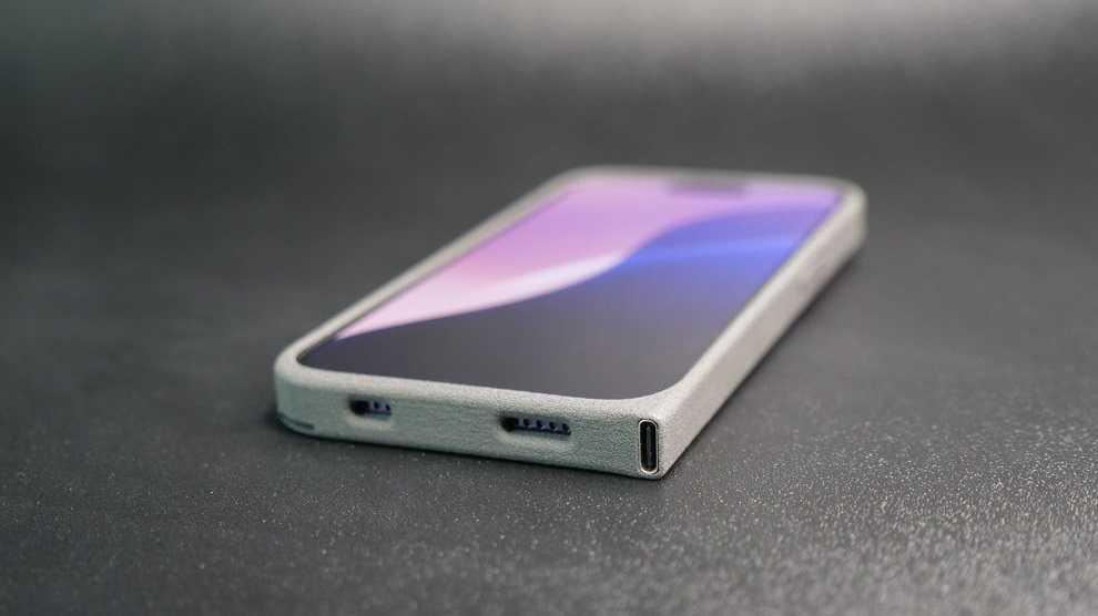 מקרה הגנה על IPH0N3 USB-C המציג יציאת USB-C.
