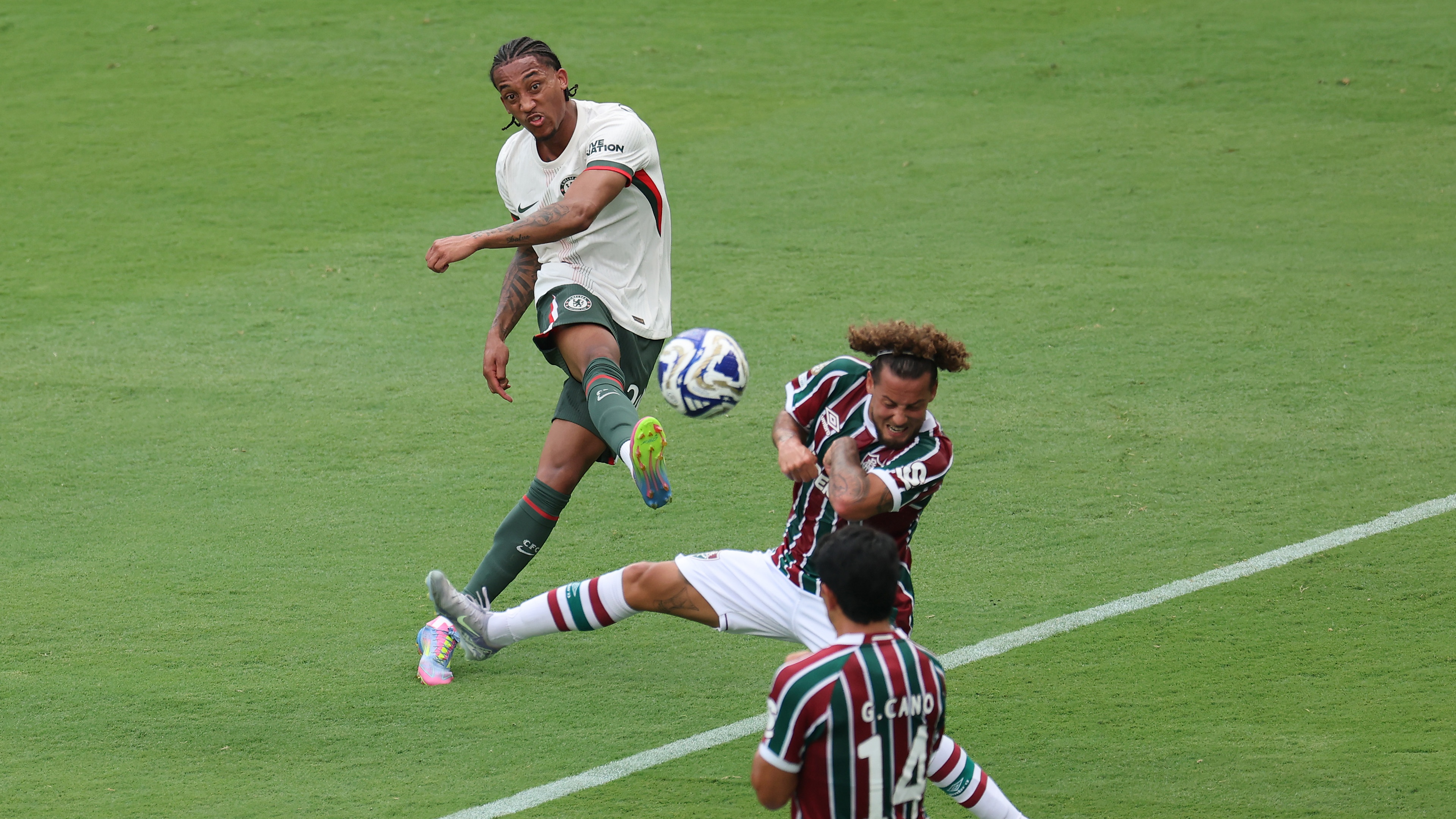 Joao Pedro ציון עבור צ'לסי FC נגד פלומיננס בחצי גמר גביע העולם במועדון.