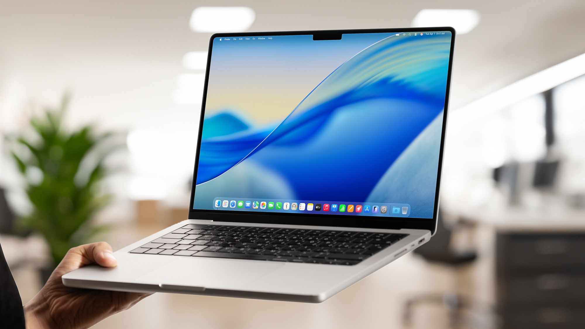 מסך שולחן עבודה של MacOS TAHOE 26 על MacBook