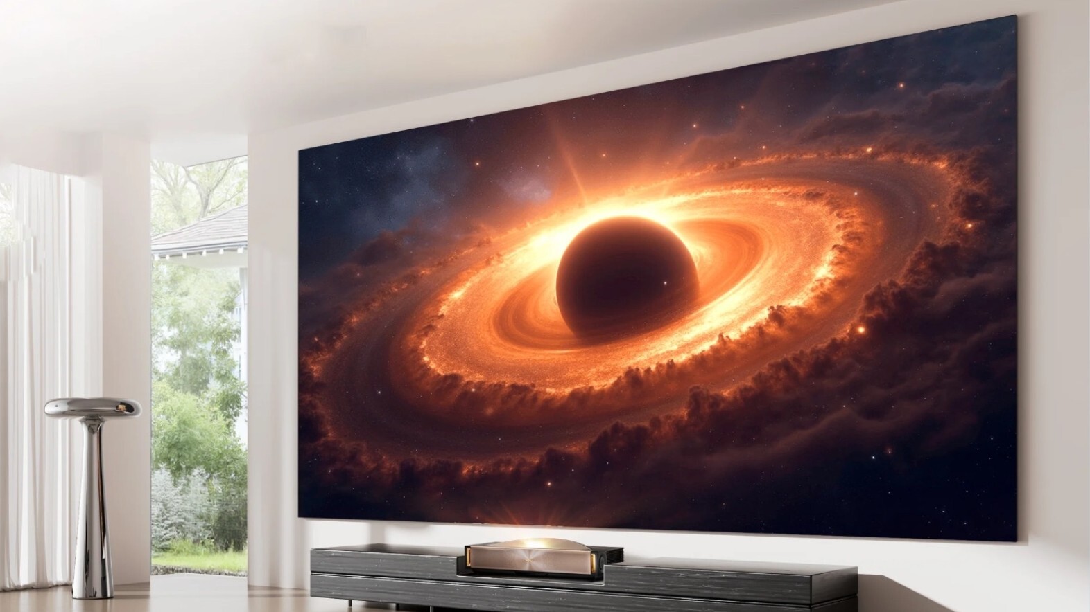 מקרן ה- Hisense L9Q UST בסלון.