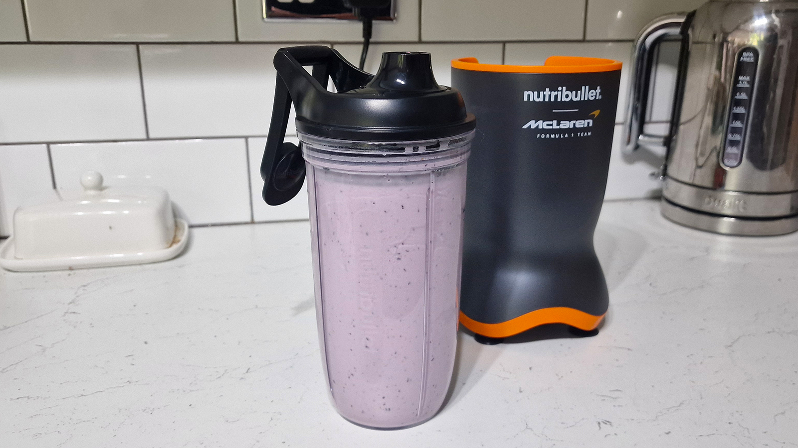 שייק אוכמניות המיוצר ב- Nutribullet Ultra 1200